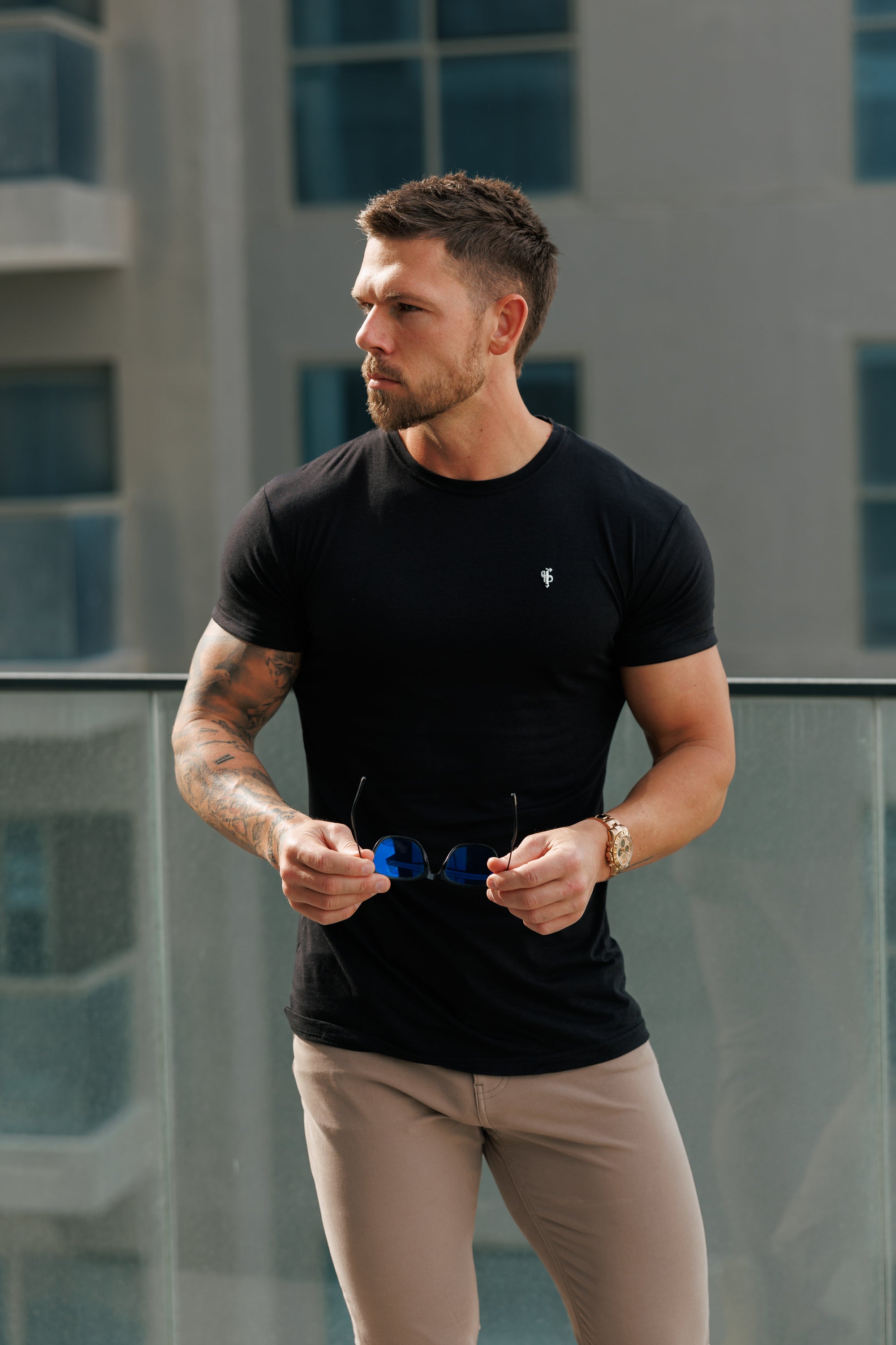 Schwarzes / silbernes Bambus-T-Shirt mit Rundhalsausschnitt - FSH1210 (VORBESTELLUNG 24. APRIL)