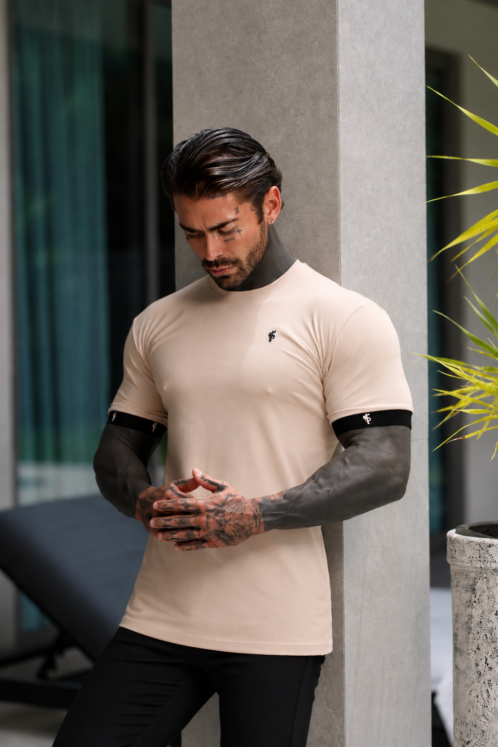 Klassisches beiges Rundhals-T-Shirt mit FS-Branding am Ärmelgummi - FSH1561