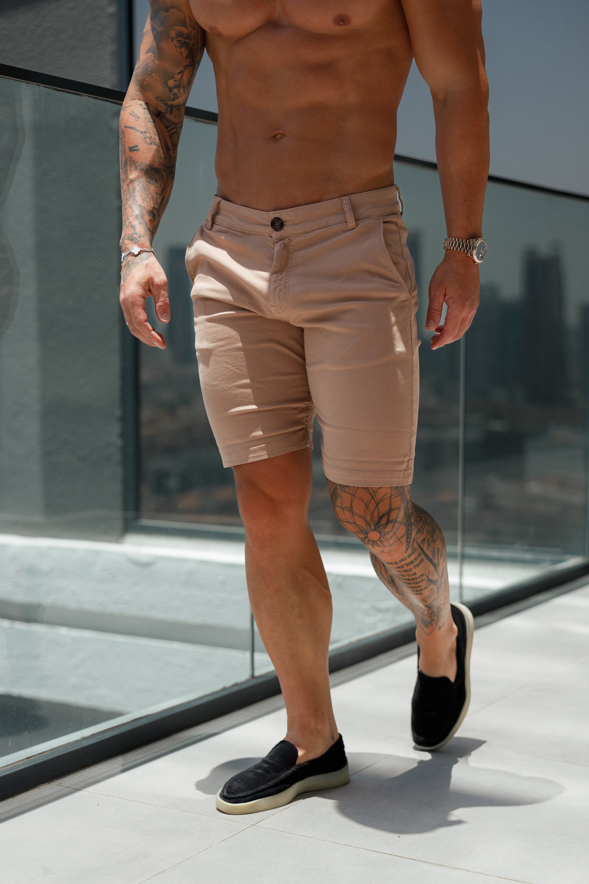 Schmal geschnittene Chino-Shorts in Kaffeebraun - FSH989