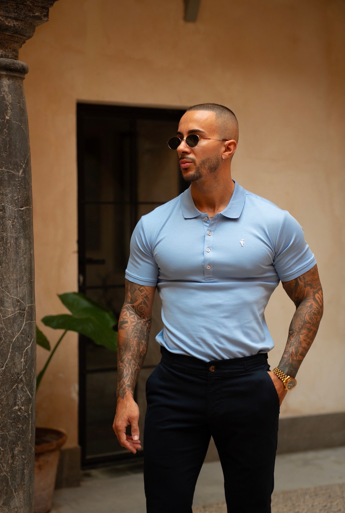 Klassisches Poloshirt aus Pima-Baumwolle mit kurzen Ärmeln in Blau/Silber – FSH1549