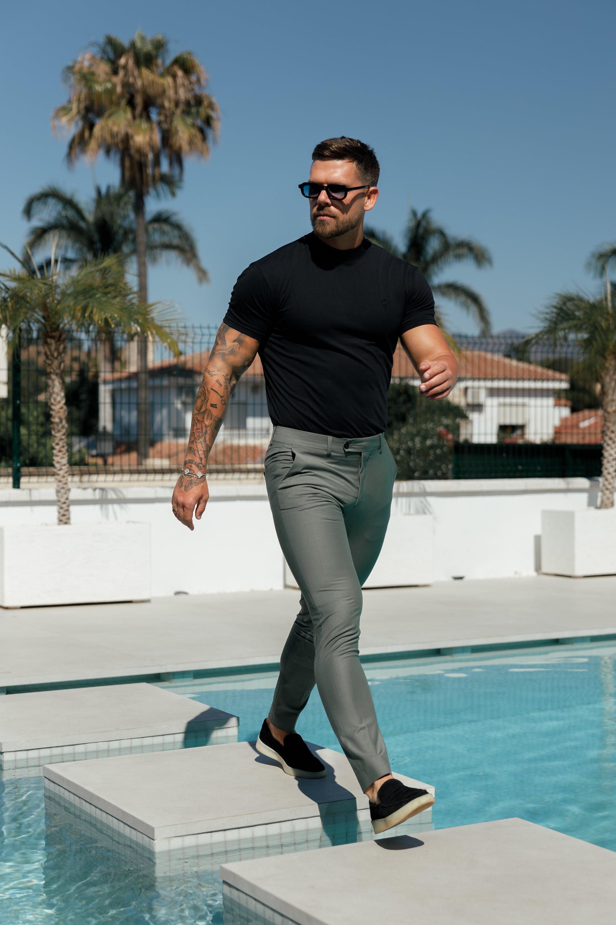 Schmale, elegante Khaki-Stretchhose - FST027