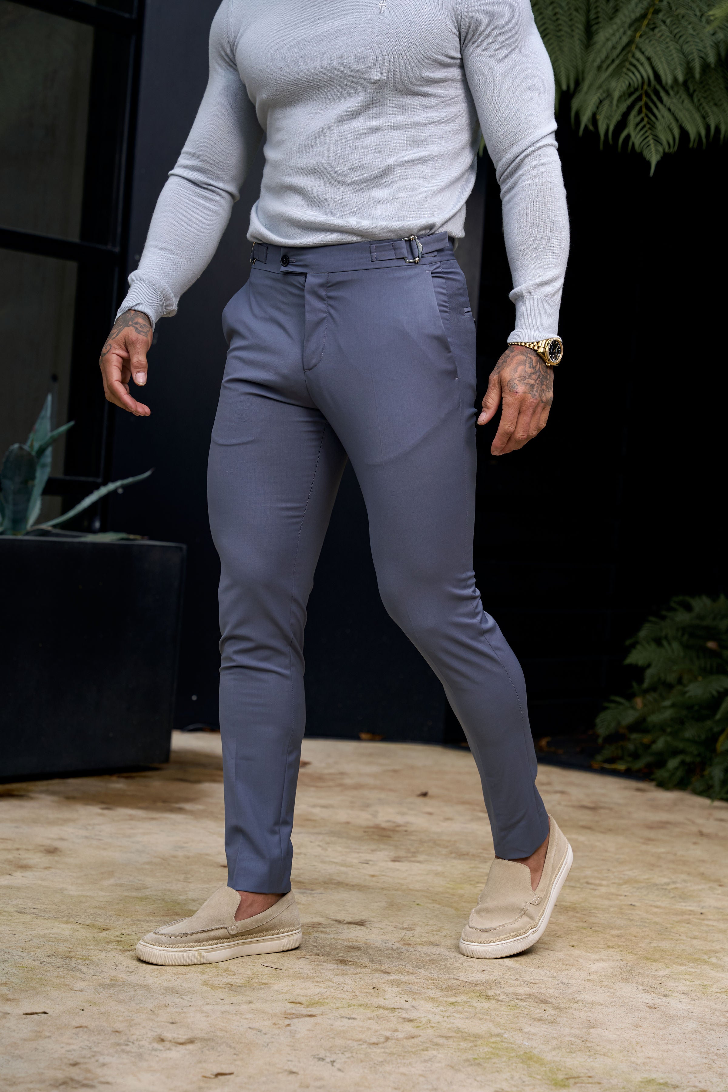 Schmale, elegante graue Stretchhose mit seitlichen Verstellmöglichkeiten - FST024