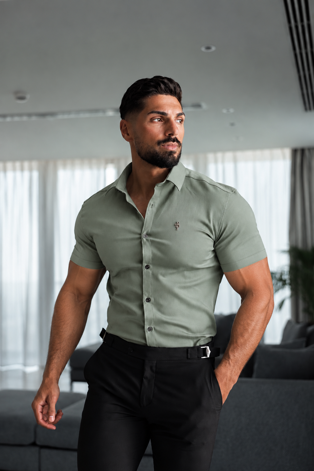 Super Slim Stretch Jeans-Kurzarmhemd in Salbeigrün mit silbernem Metalldekor und Haikragen - FS1326
