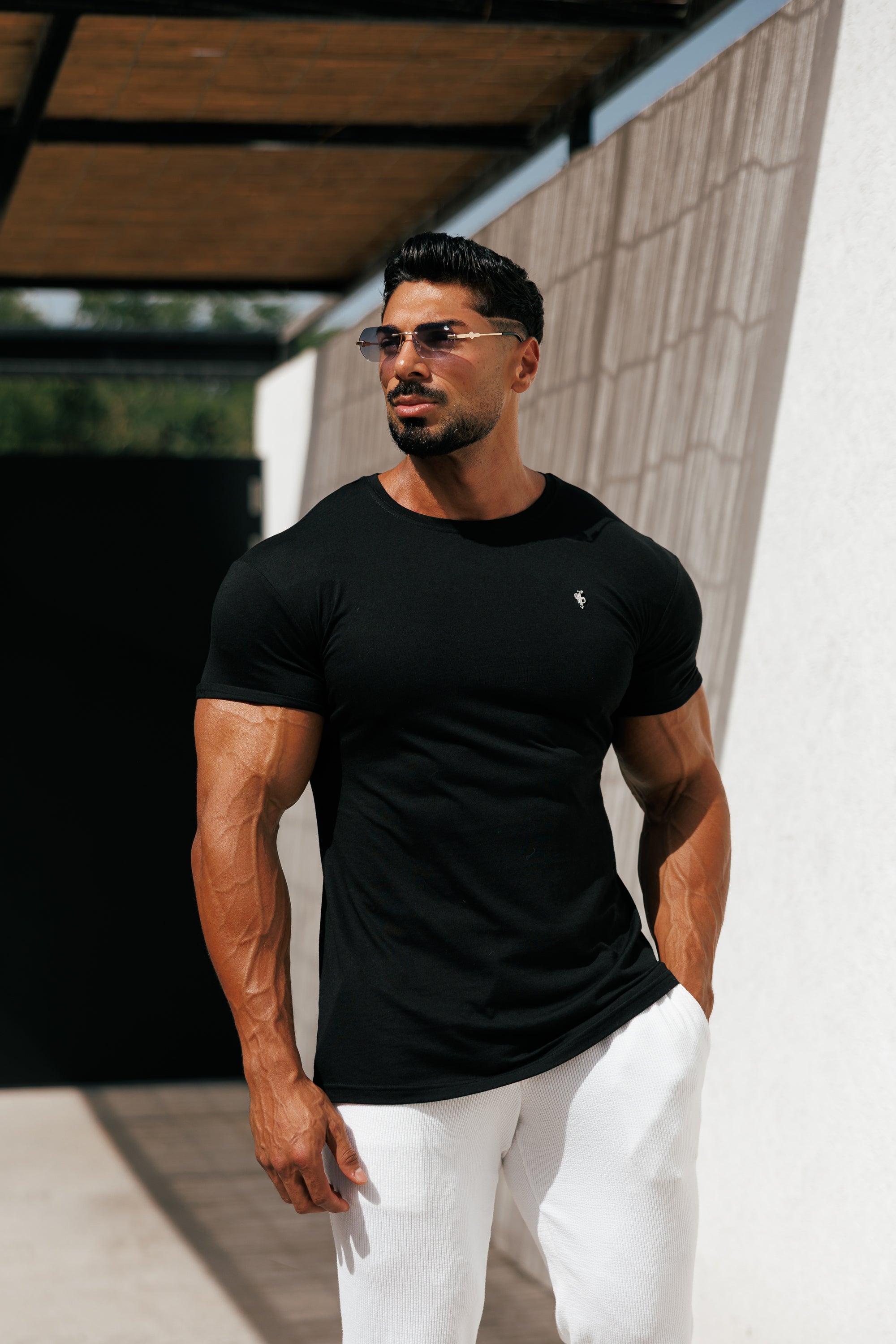 Schwarzes / silbernes Bambus-T-Shirt mit Rundhalsausschnitt - FSH1210 (VORBESTELLUNG 24. APRIL)