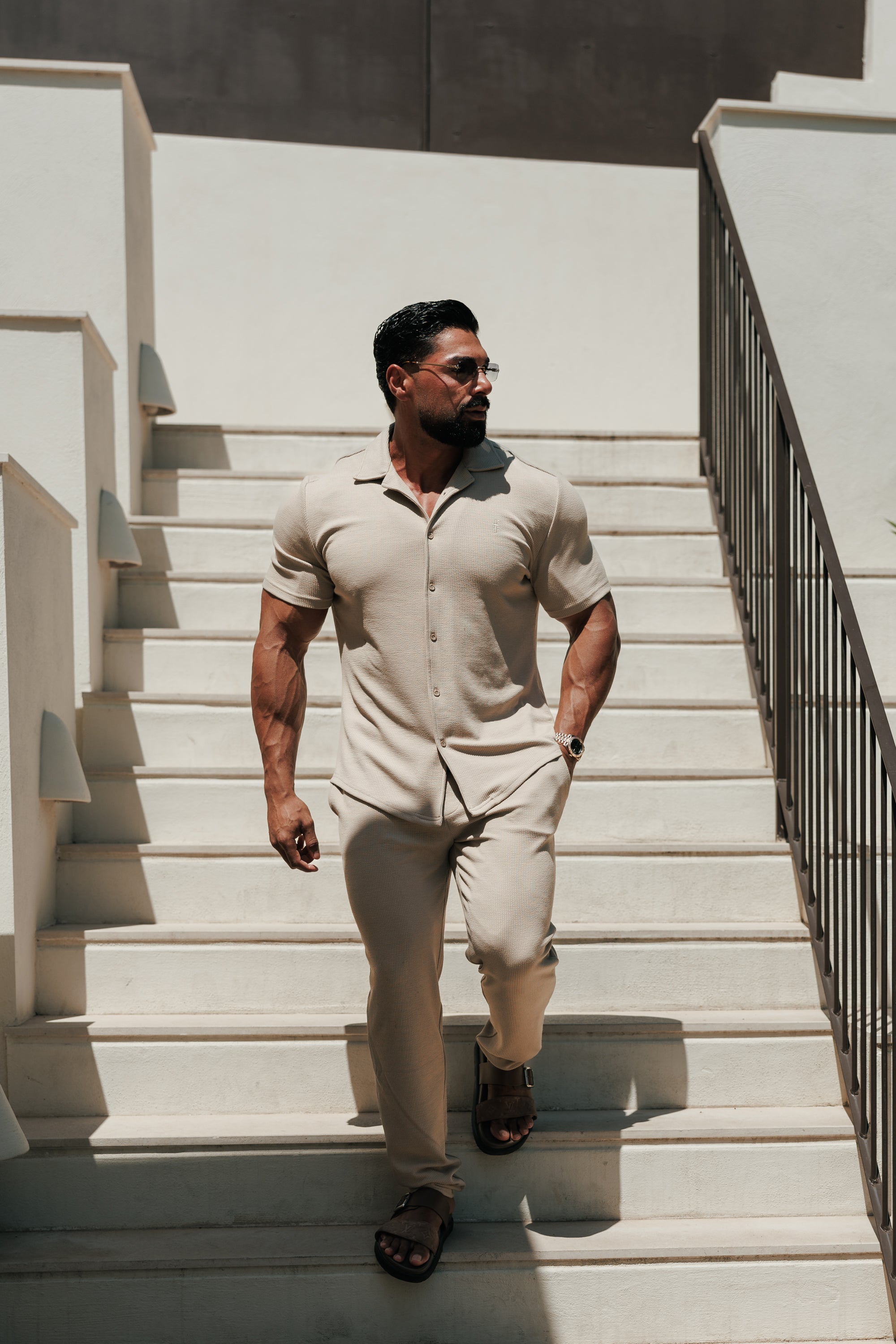 Jersey-Kord-Stretch-Hemd in Beige mit Revers und kurzen Ärmeln – FSR073 (VORBESTELLUNG 27. JULI)