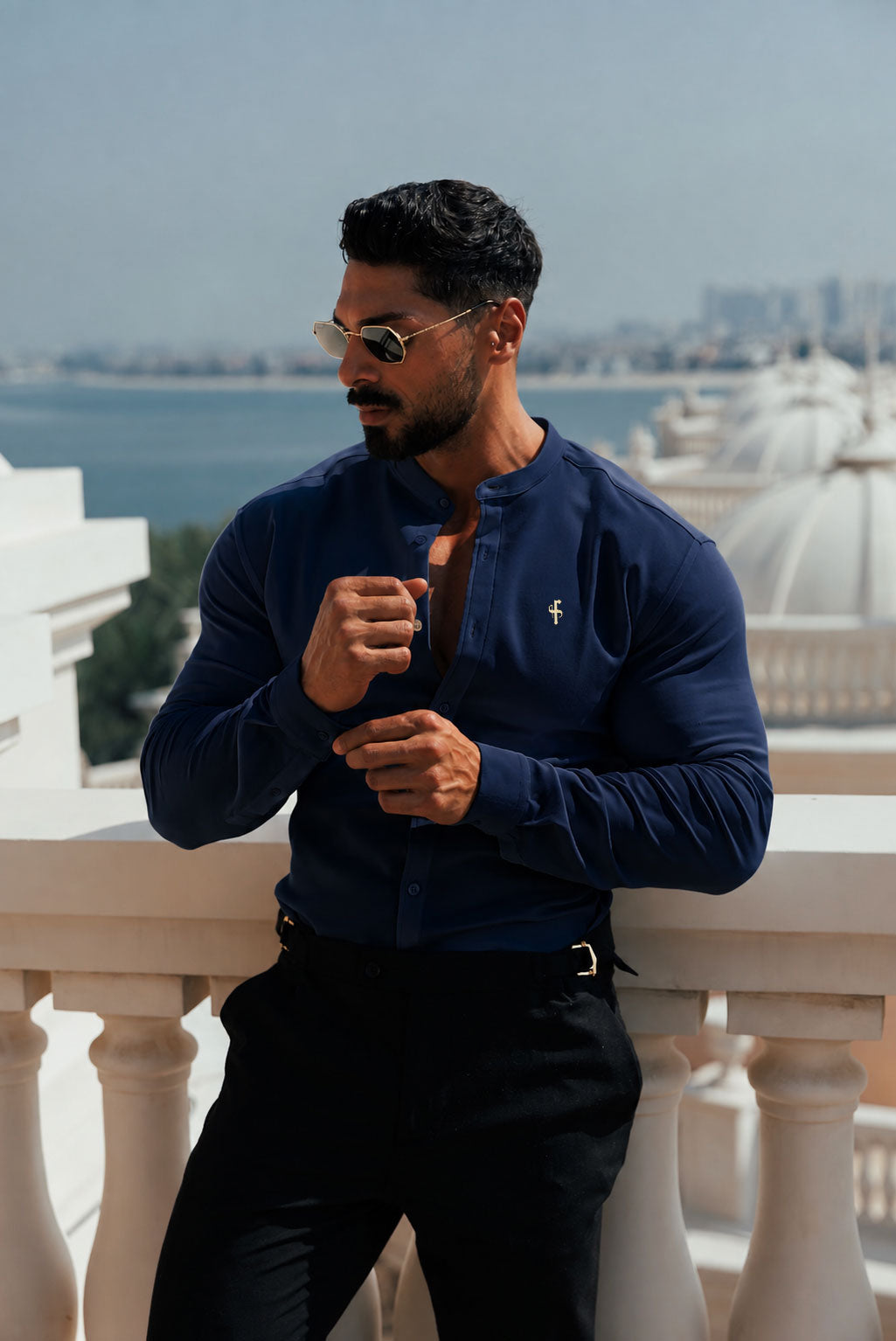 Super Slim Scuba Navy Langarm-Stretch mit Stehkragen und goldener Verzierung - FS1265