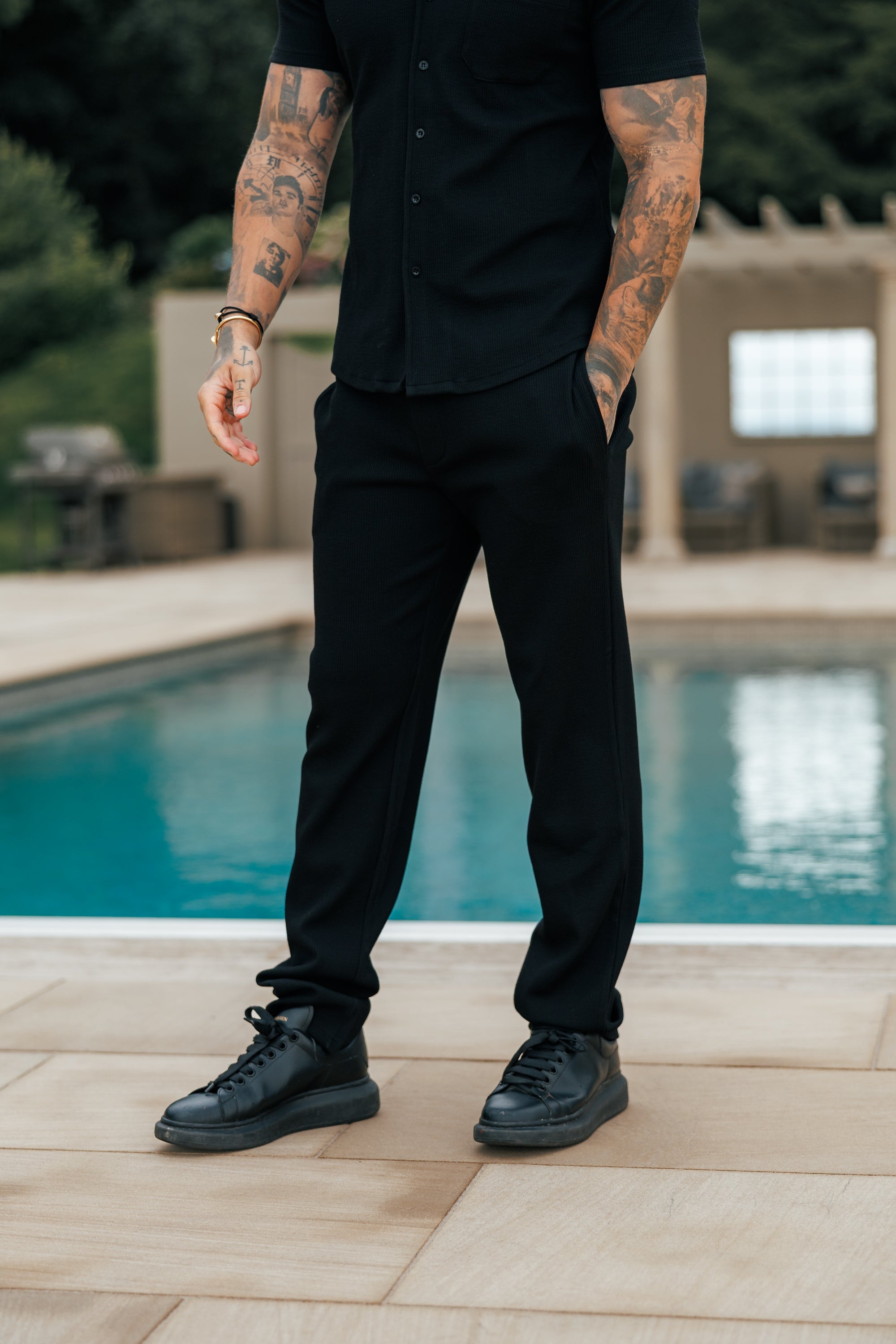 Schmale Cordhose aus Jersey in Schwarz – FSR016 (VORBESTELLUNG 15. JUNI)