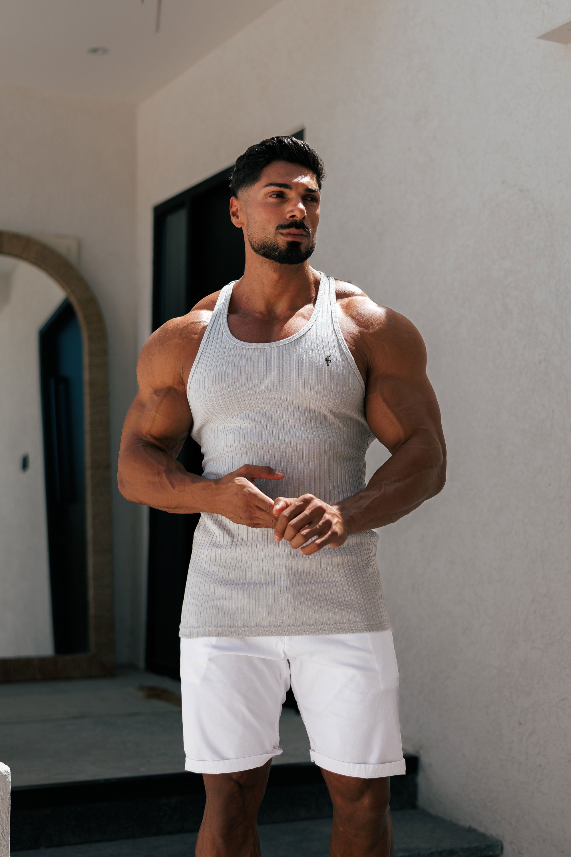 Schmal geschnittene, ecrufarbene Chino-Shorts - FSH228