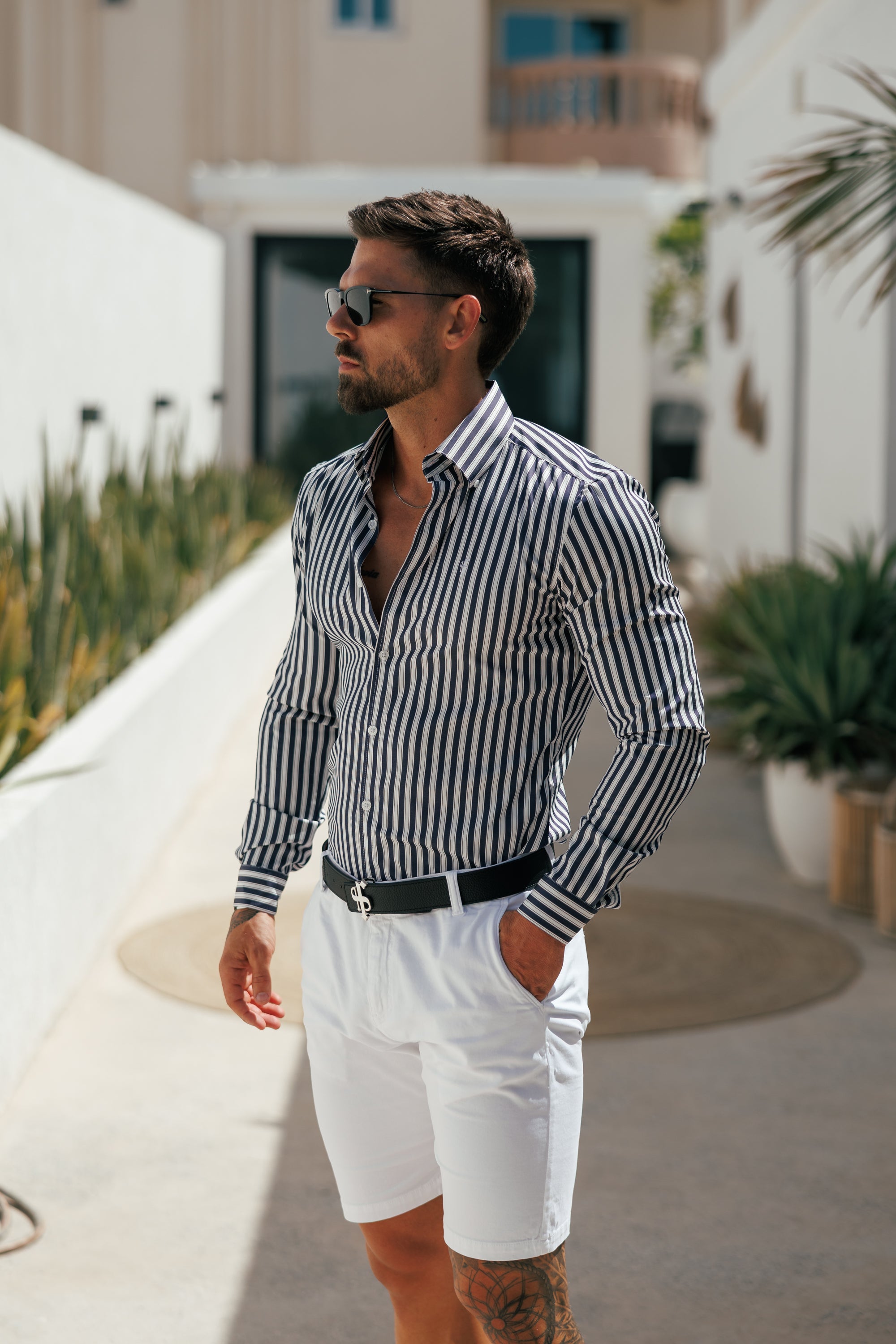 Schmal geschnittene, ecrufarbene Chino-Shorts - FSH228