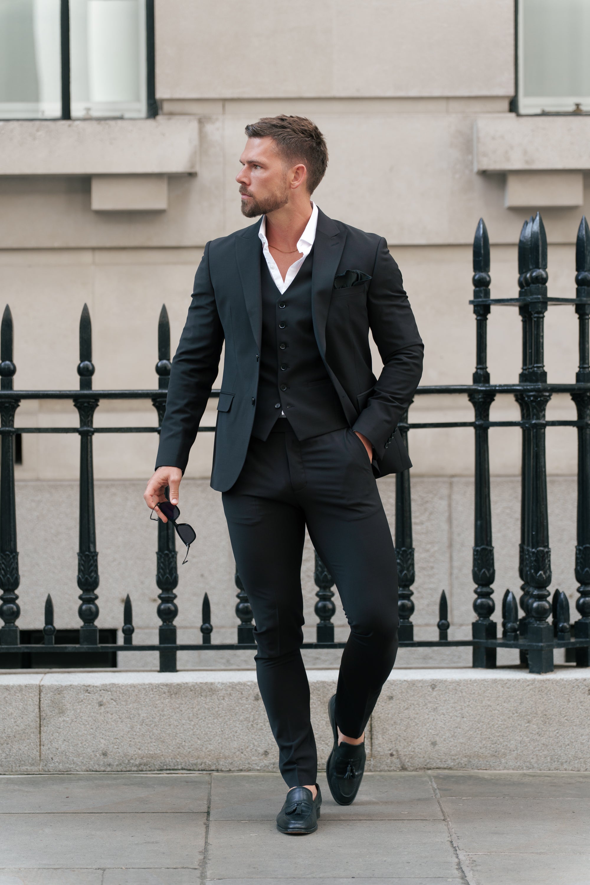 Schmale, elegante schwarze Stretchhose - FST037