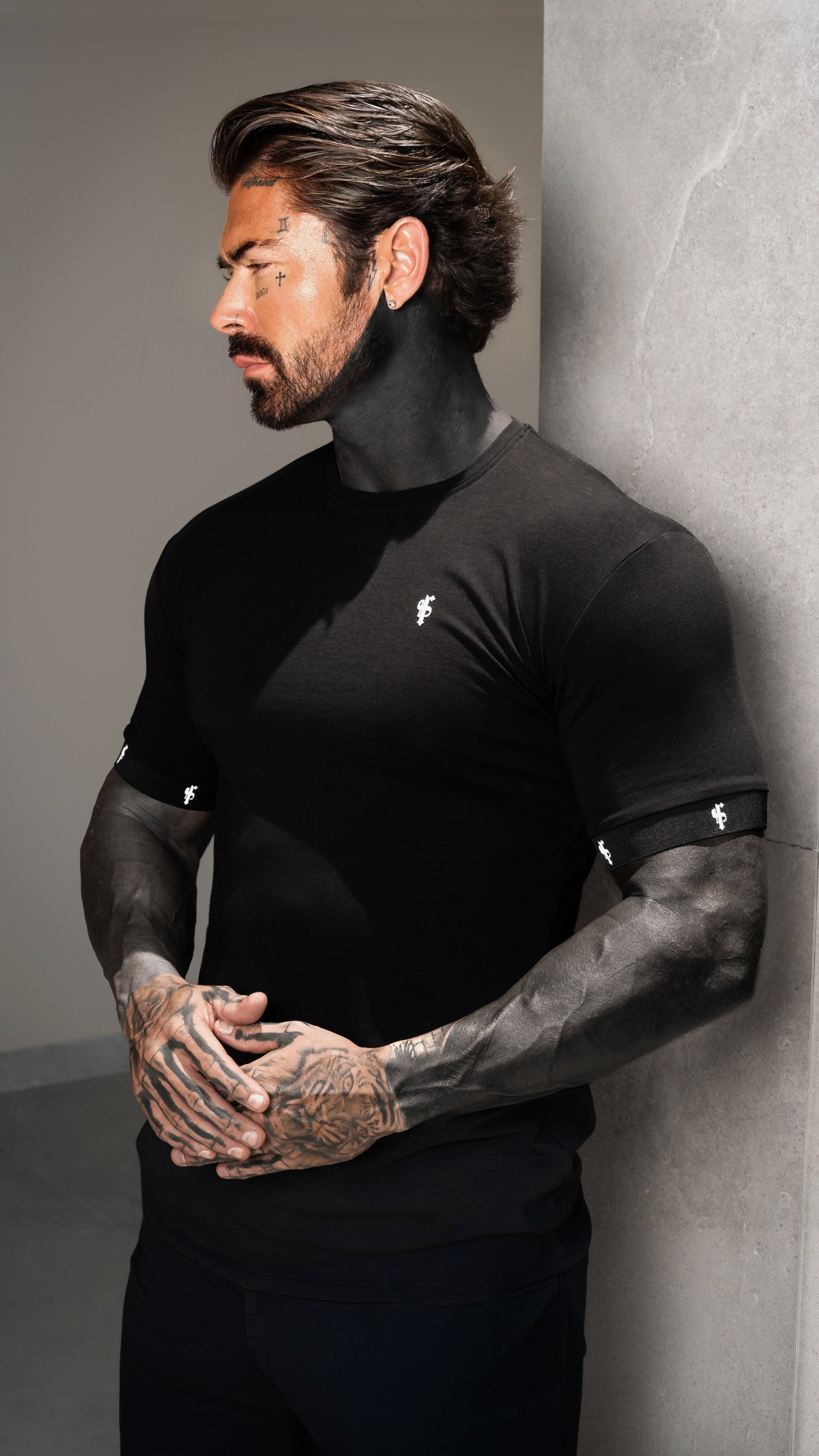 Klassisches schwarzes Rundhals-T-Shirt mit FS-Elastik-Ärmel-Branding – FSH1559