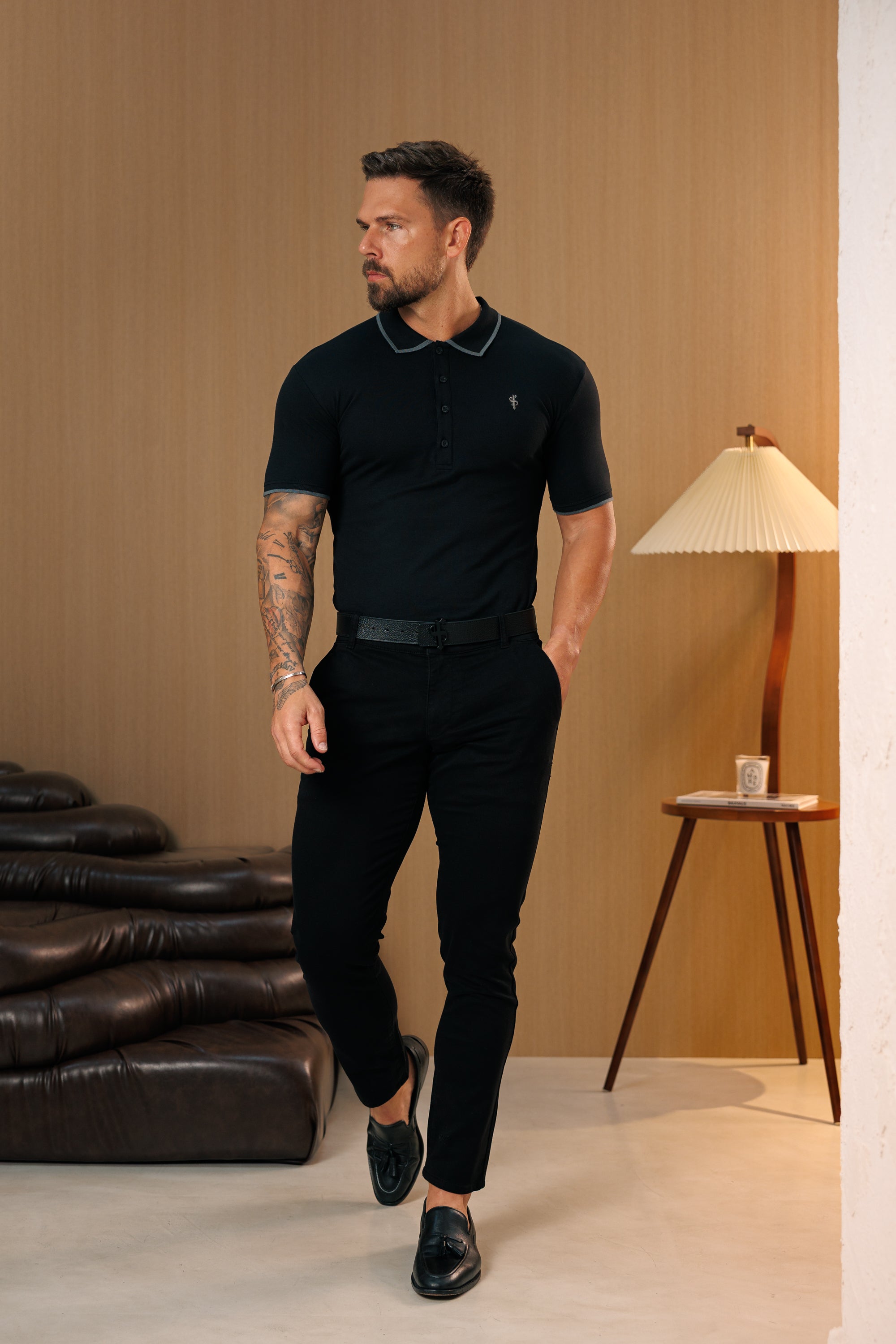 Polo-Shirt in Schwarz/Anthrazit mit Kontrastkragen und Ärmeln - FSH1670