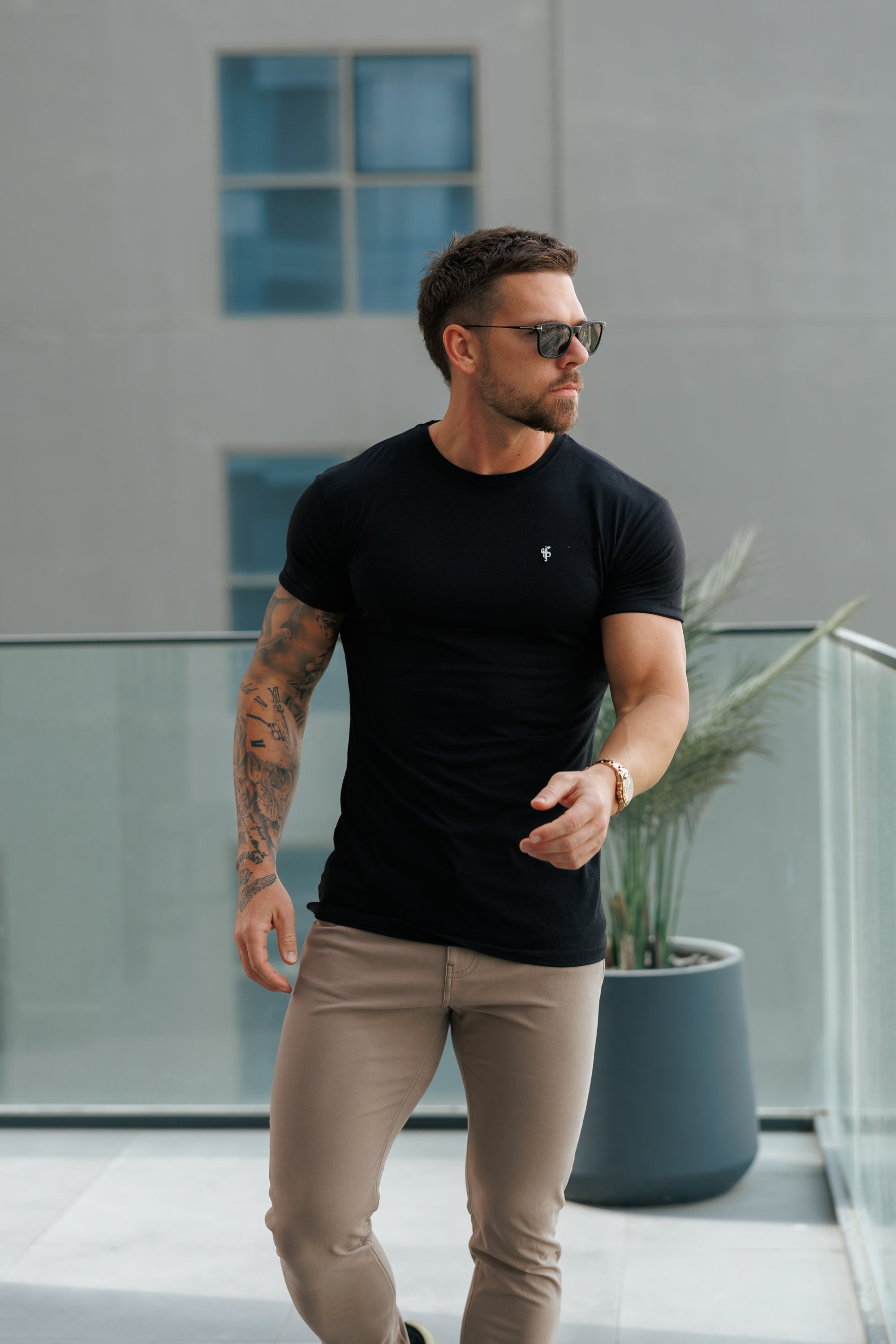 Schwarzes / silbernes Bambus-T-Shirt mit Rundhalsausschnitt - FSH1210 (VORBESTELLUNG 24. APRIL)