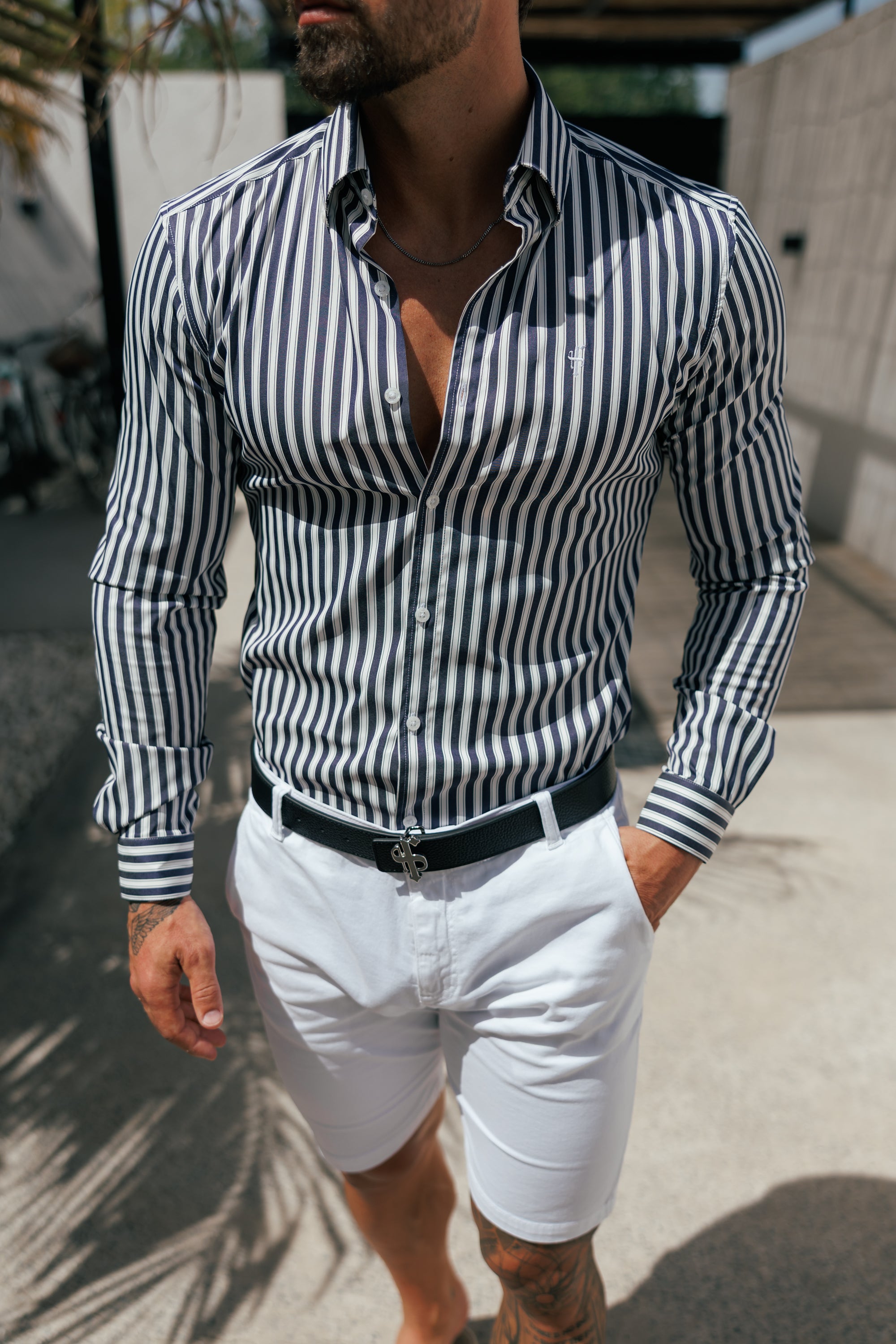 Schmal geschnittene, ecrufarbene Chino-Shorts - FSH228