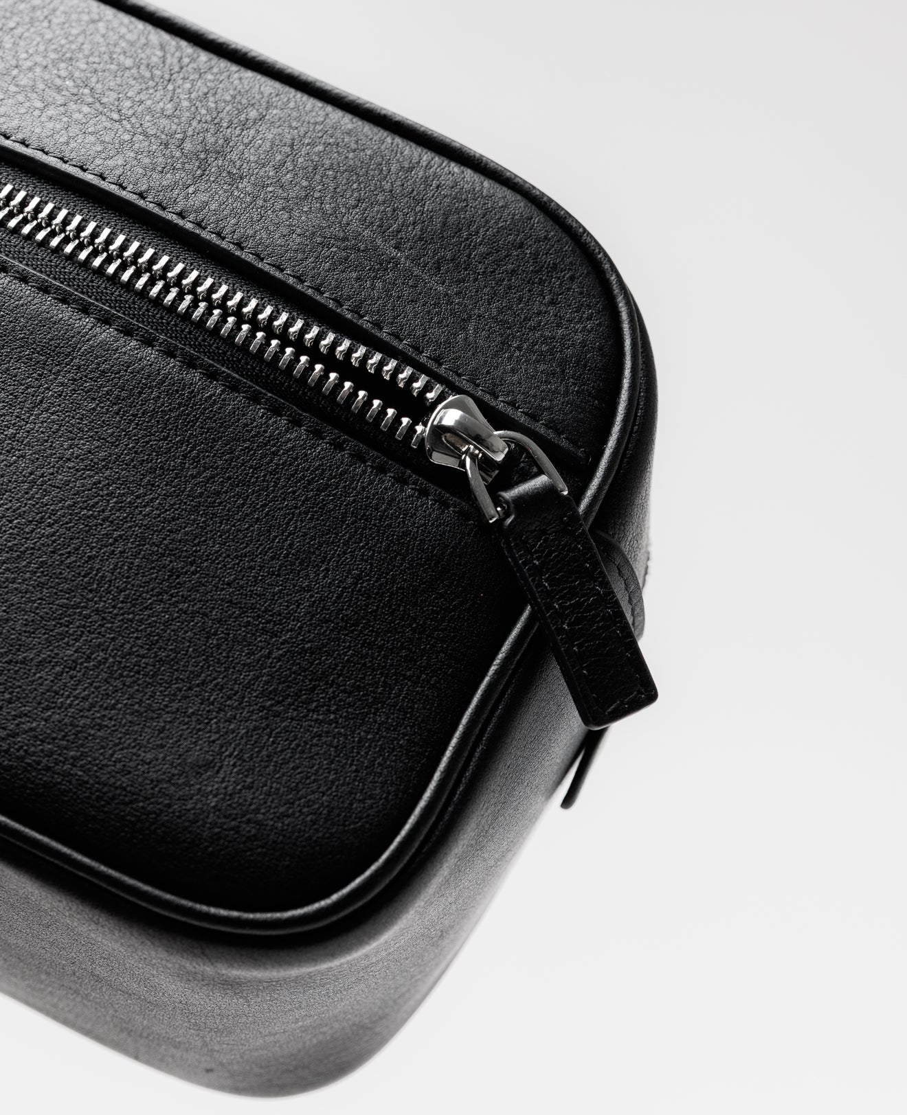 Schwarze Leder-Waschtasche - FSH1392