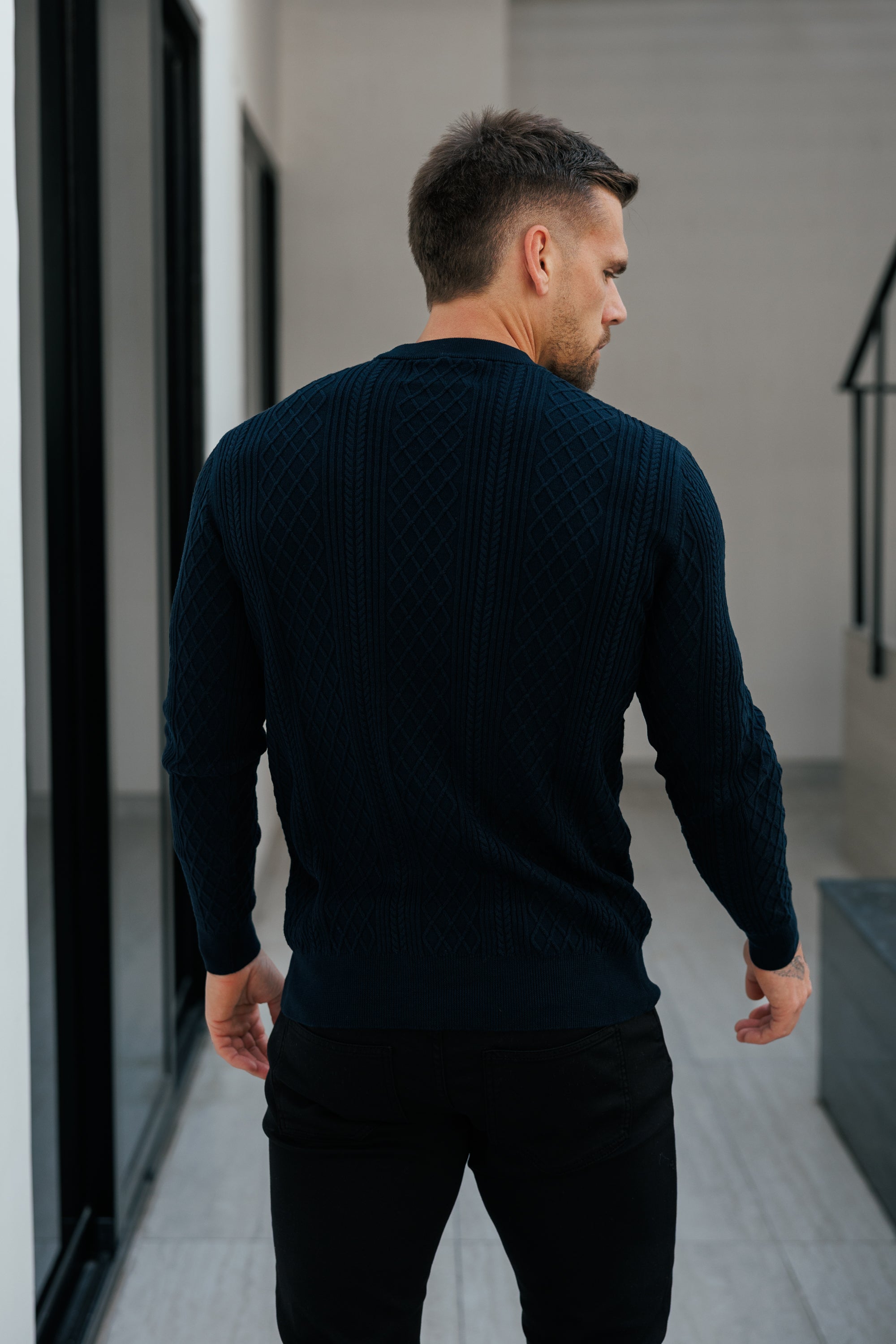 Feinstrickpullover mit Rautenmuster in Marineblau, langärmlig - FSA007