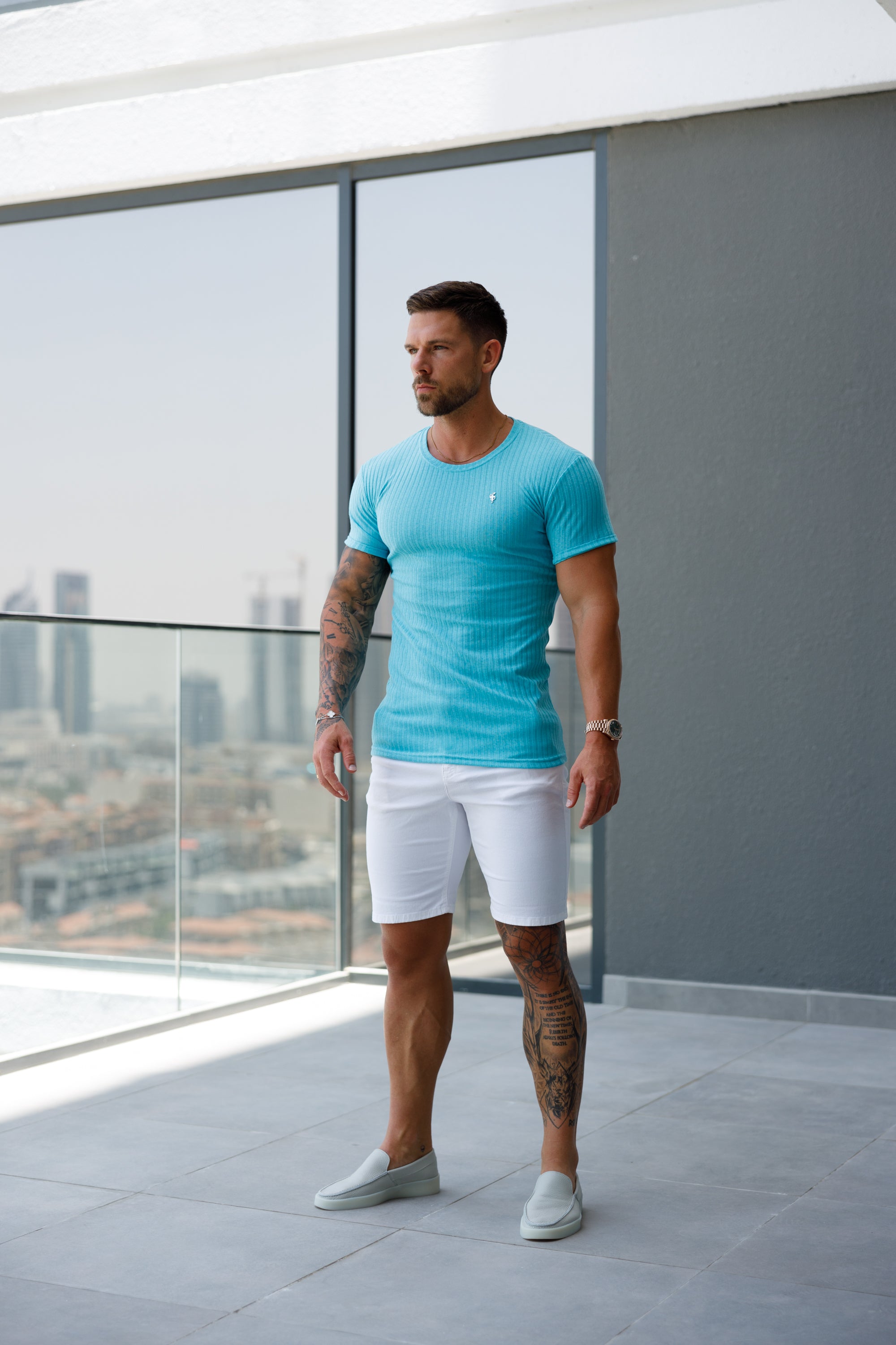 Schmal geschnittene, ecrufarbene Chino-Shorts - FSH228