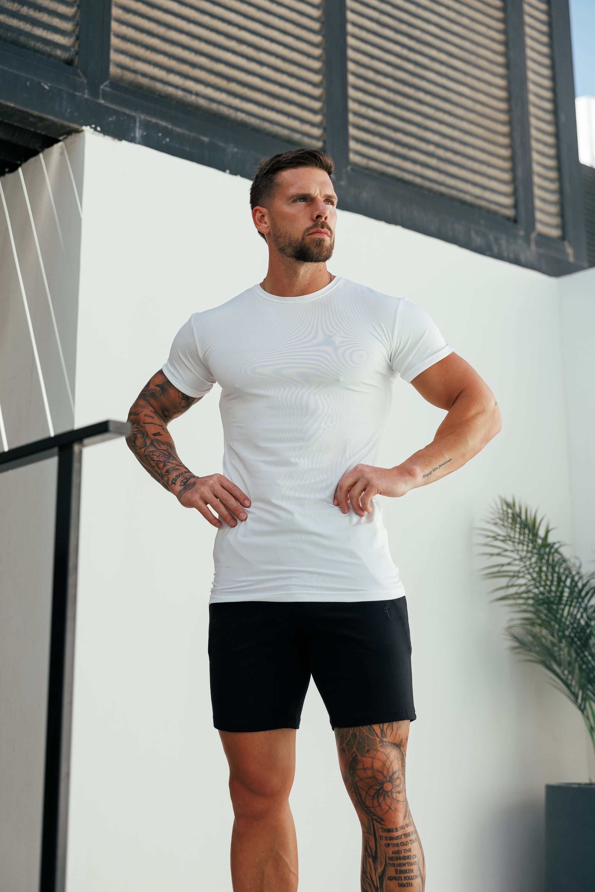 Muscle Fit Weißes Sport-Crew-Shirt - FSH691