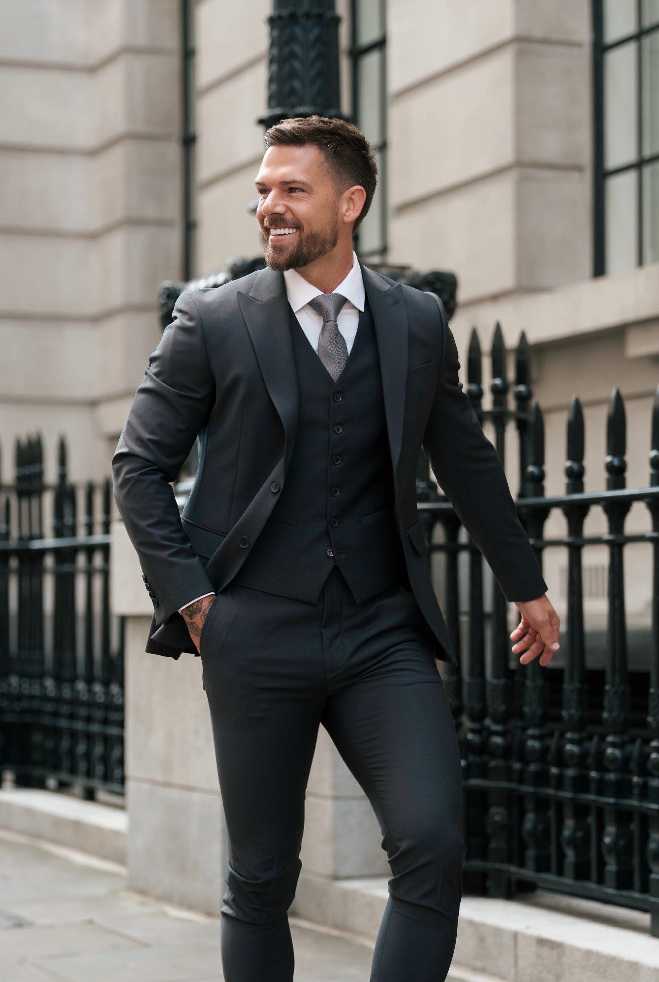 Schmale elegante Stretchhose in Anthrazit – FST045 (VORBESTELLUNG 31. AUGUST)