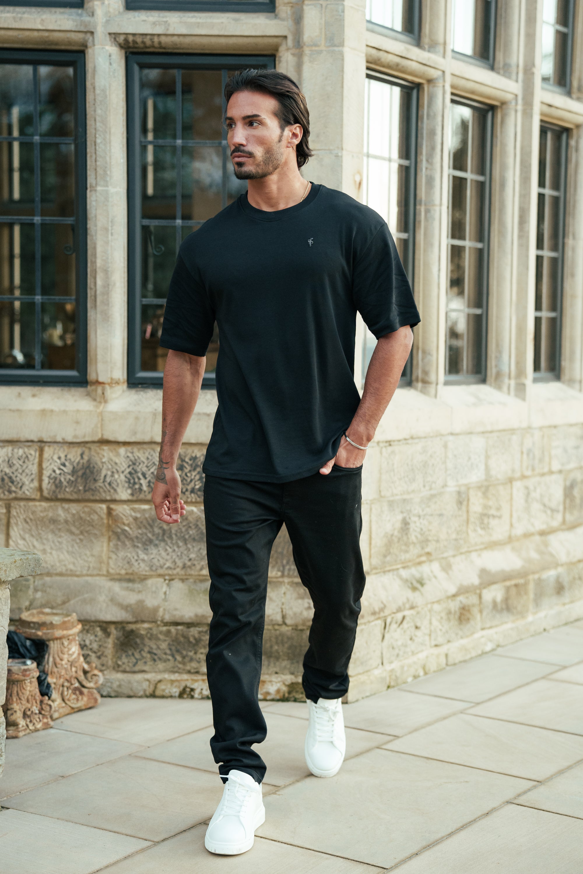 Schwarzes Oversized-T-Shirt mit Rundhalsausschnitt - FSH1418