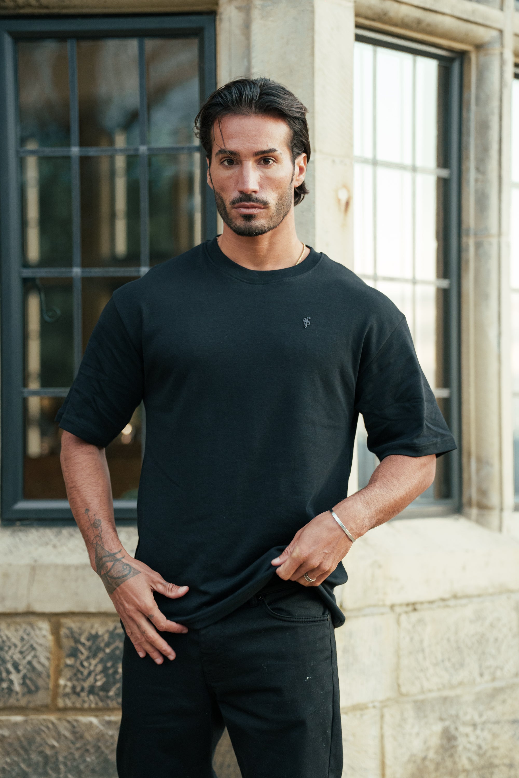 Schwarzes Oversized-T-Shirt mit Rundhalsausschnitt - FSH1418