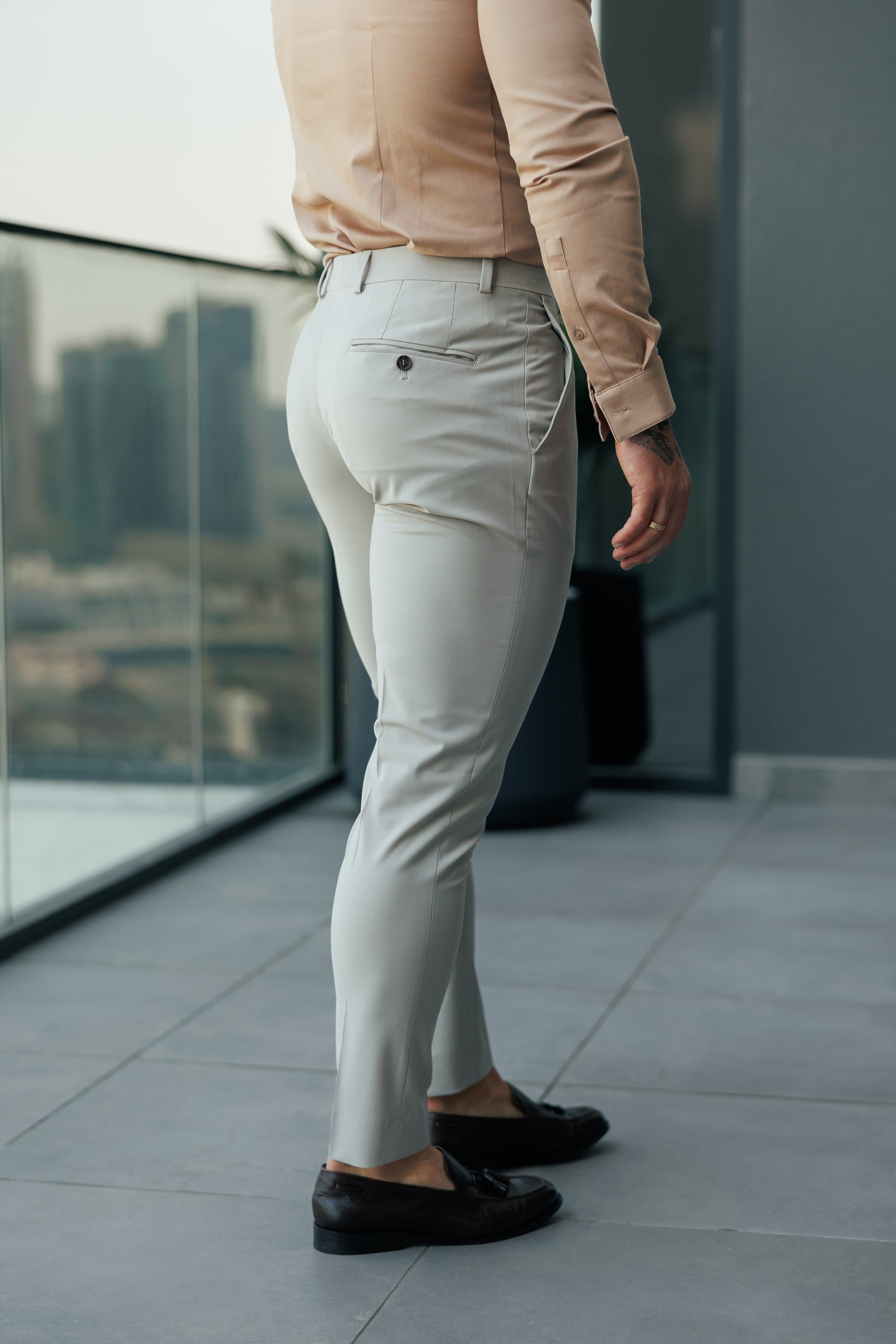Schmale, elegante Stretchhose in Steinfarbe - FST029