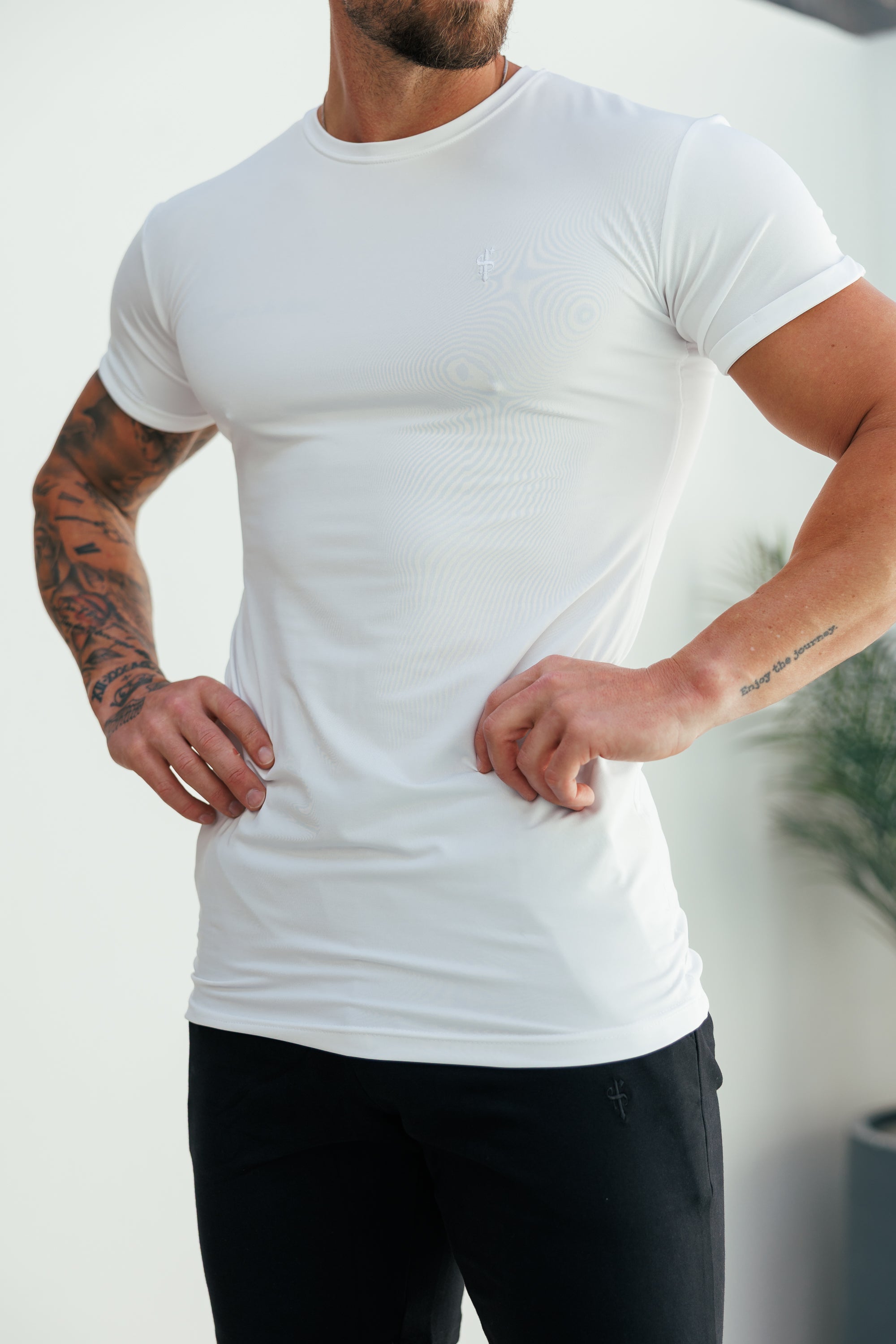 Muscle Fit Weißes Sport-Crew-Shirt - FSH691