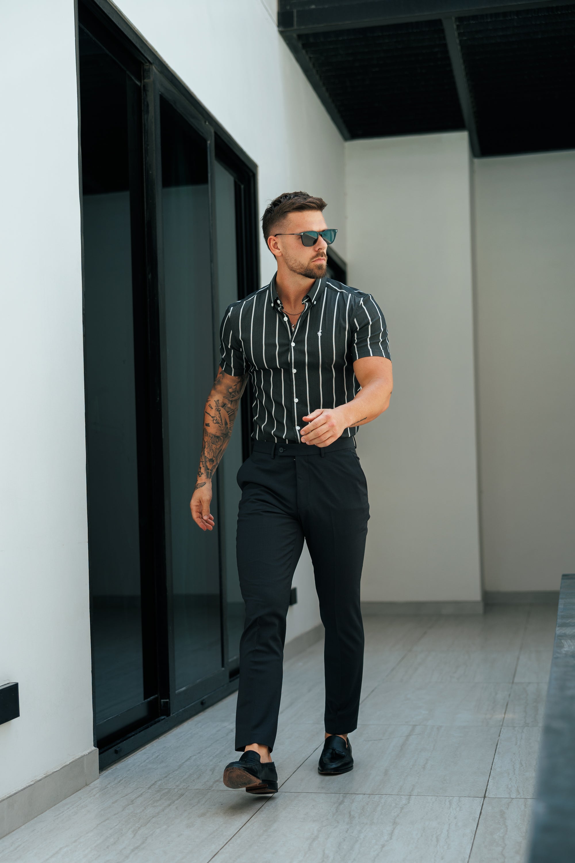 Super Slim Stretch Anthrazit/Weiß bedrucktes Kurzarmhemd mit breiten Streifen und Knopfleiste - FS1227