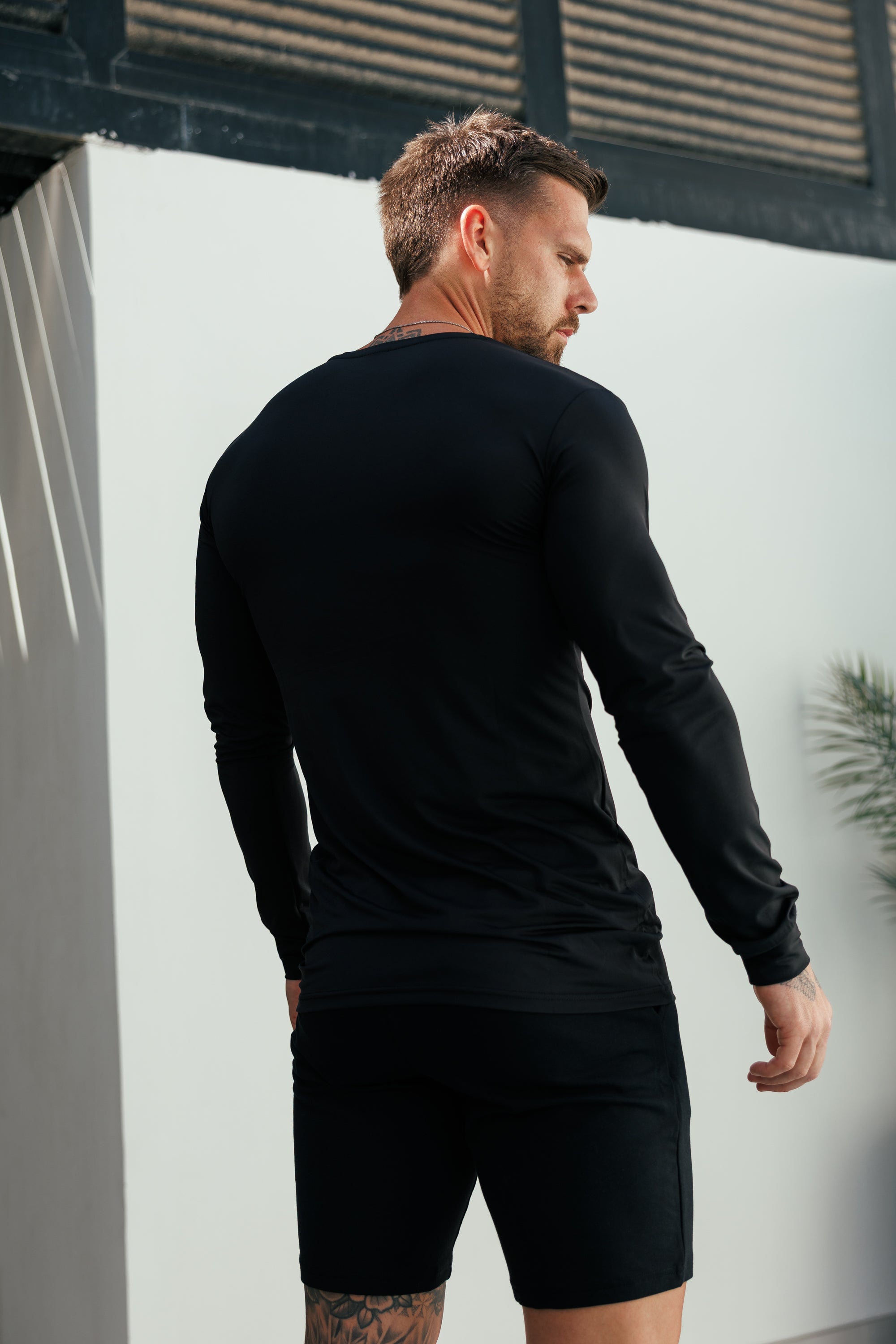 Muscle Fit Langarm-Sportshirt, schwarz/rot - FSH1440