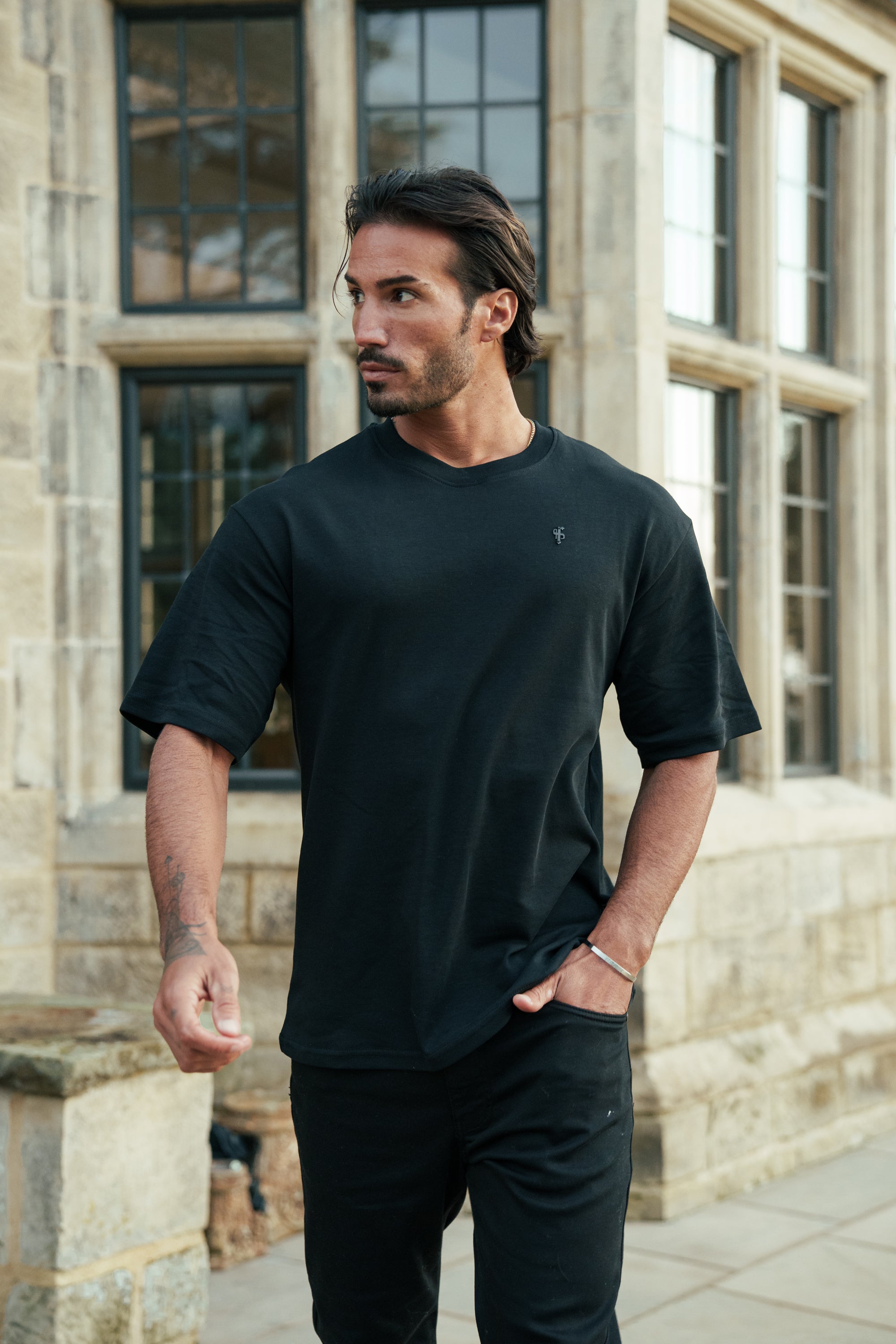 Schwarzes Oversized-T-Shirt mit Rundhalsausschnitt - FSH1418
