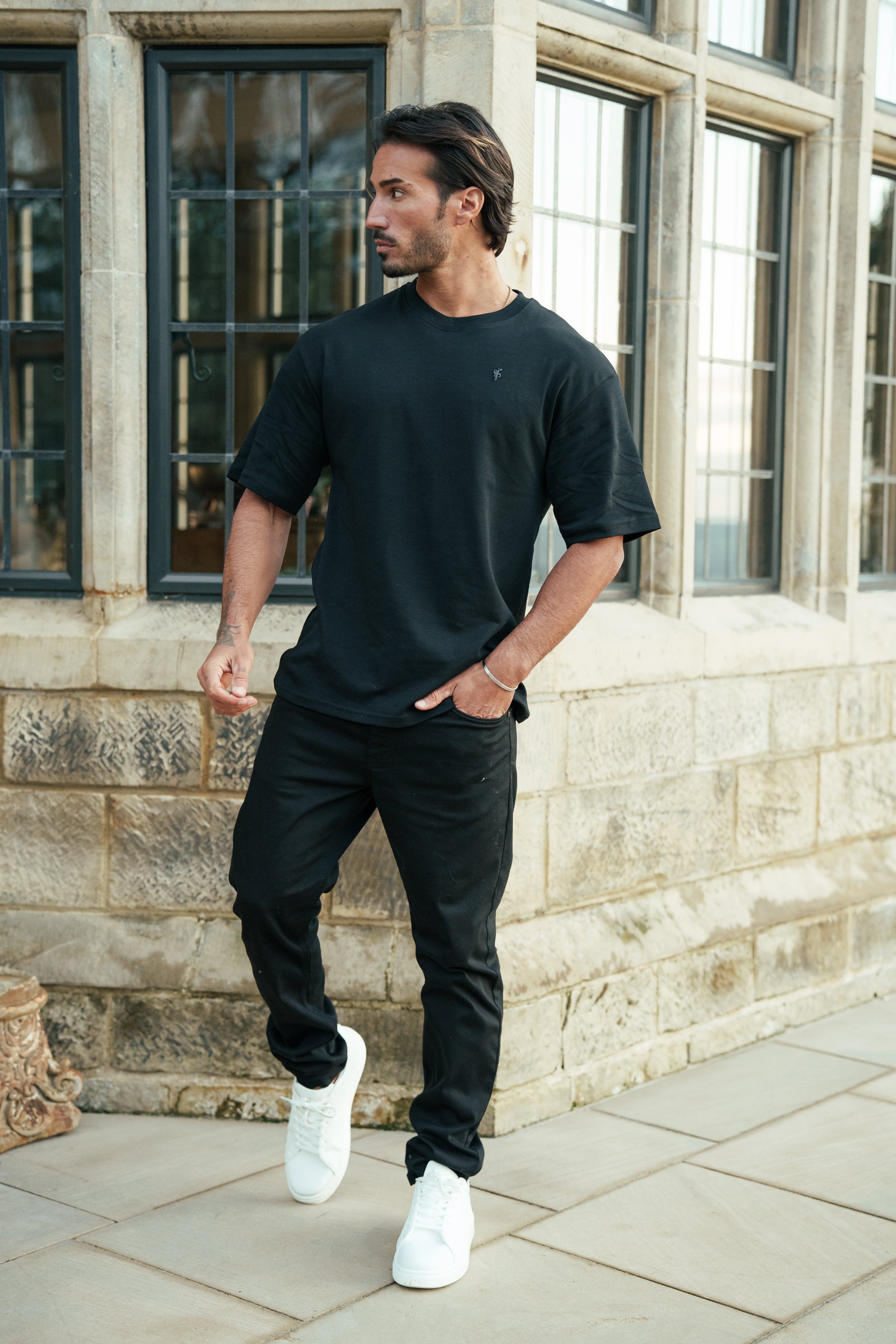 Schwarzes Oversized-T-Shirt mit Rundhalsausschnitt - FSH1418