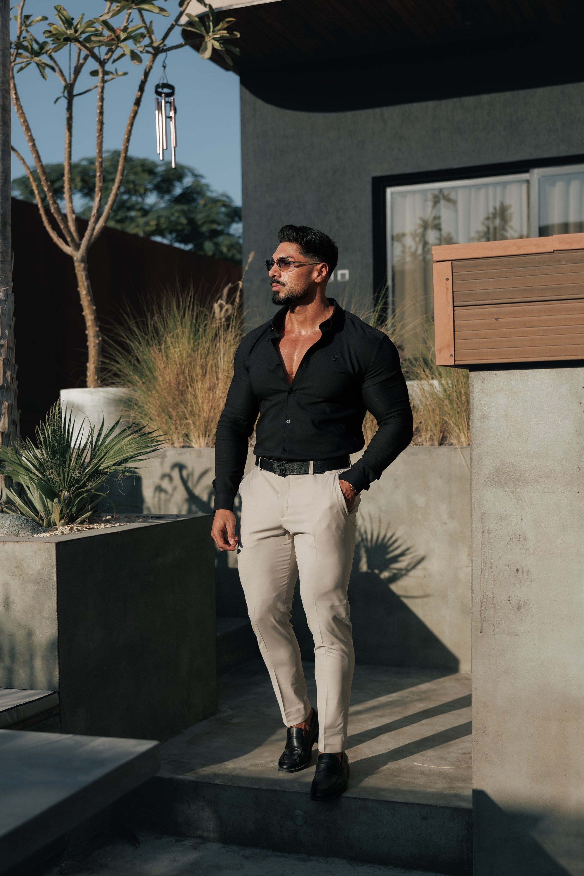 Schmale, elegante, taupefarbene Stretchhose - FST022