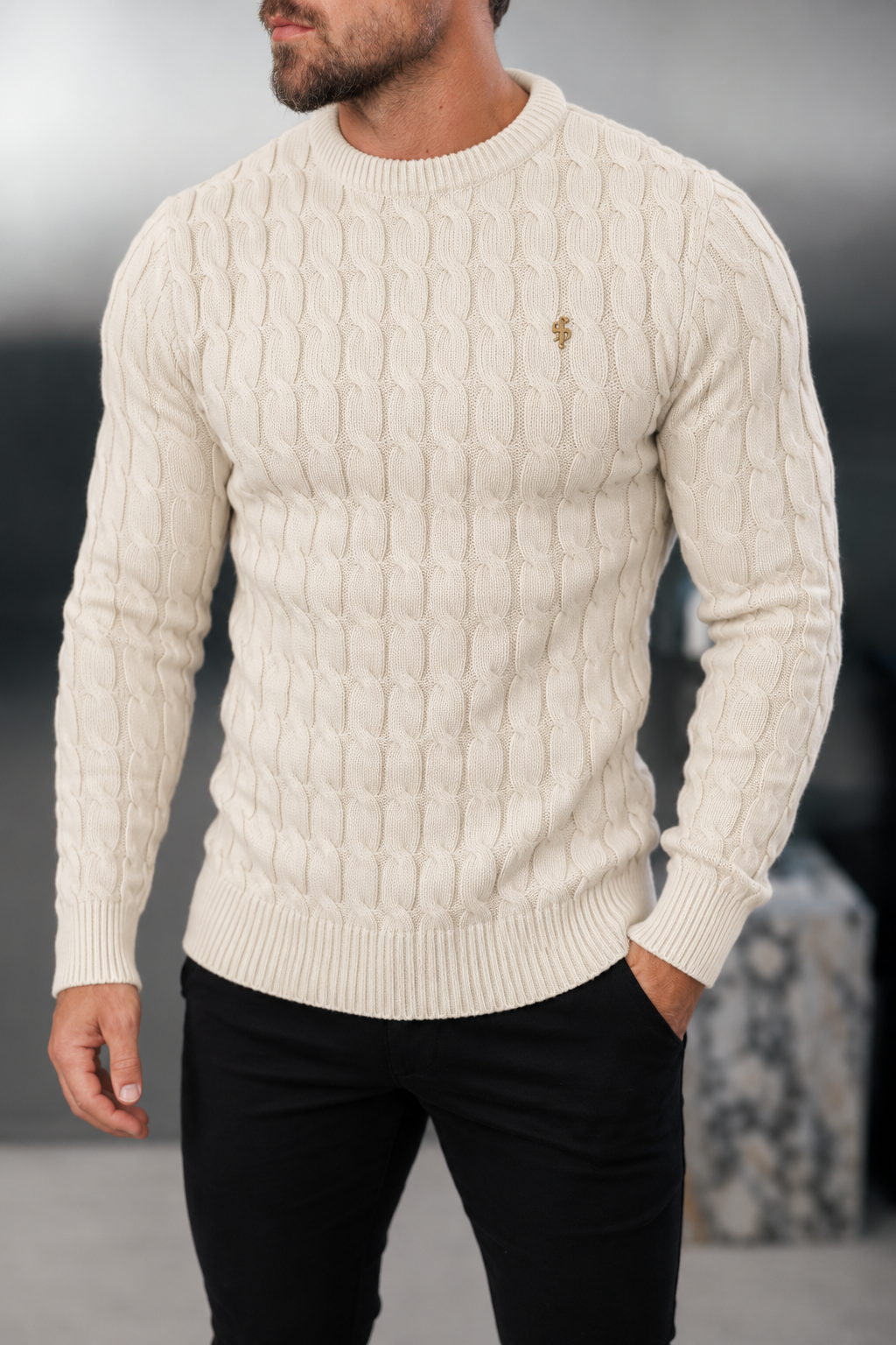 Grobstrickpullover mit Zopfmuster in Beige - FSA059