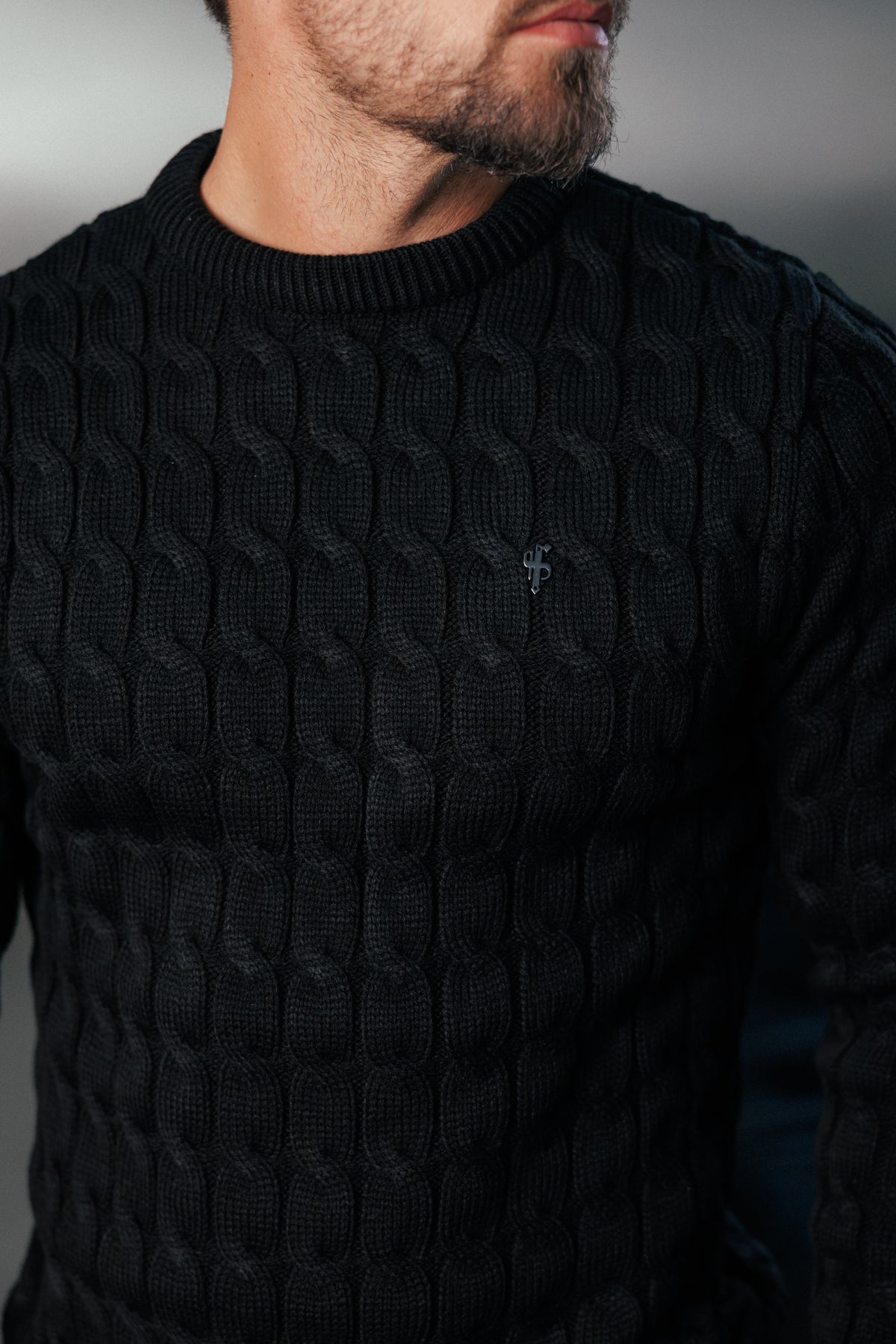 Grober Zopfstrickpullover in Schwarz - FSA055