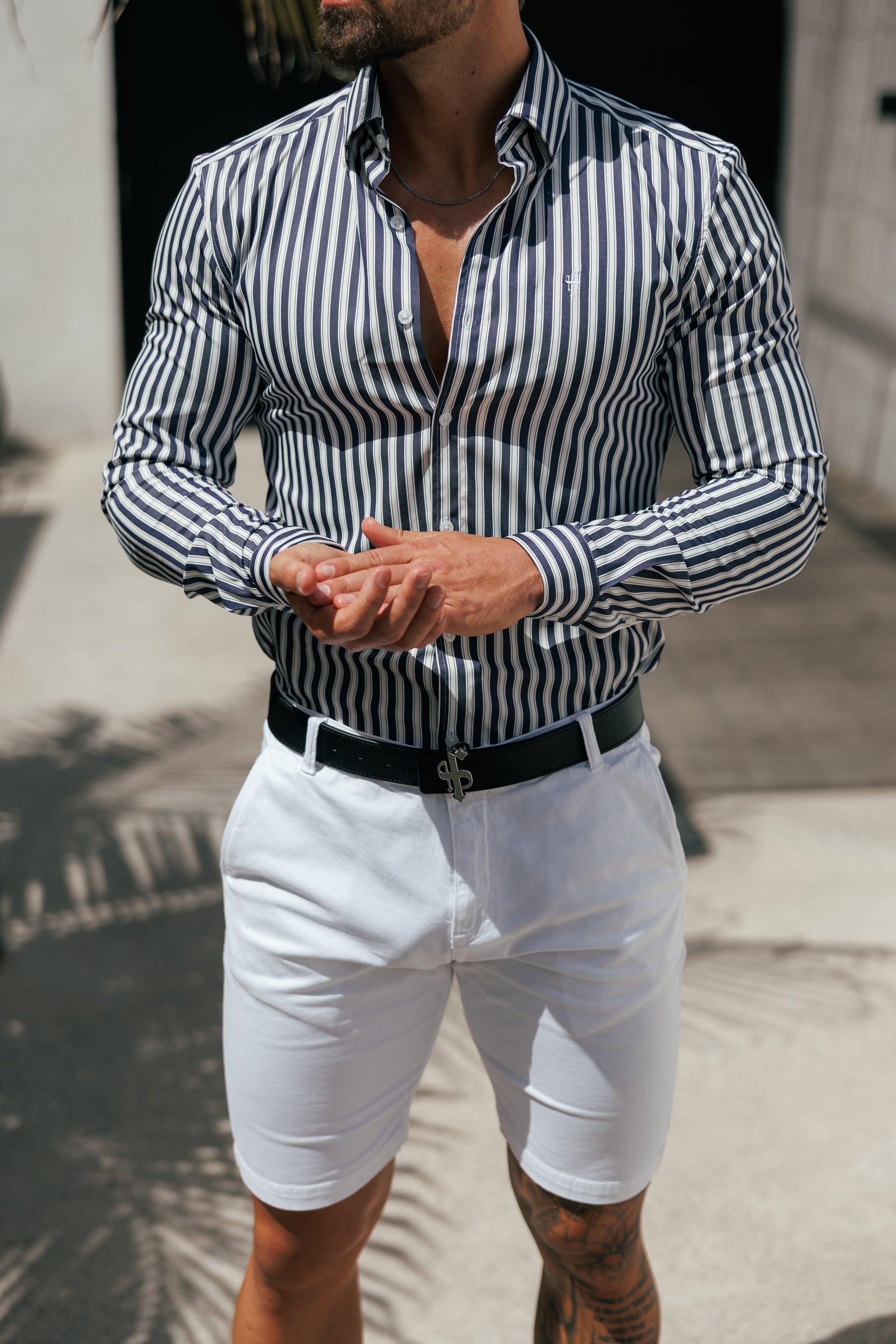 Schmal geschnittene, ecrufarbene Chino-Shorts - FSH228