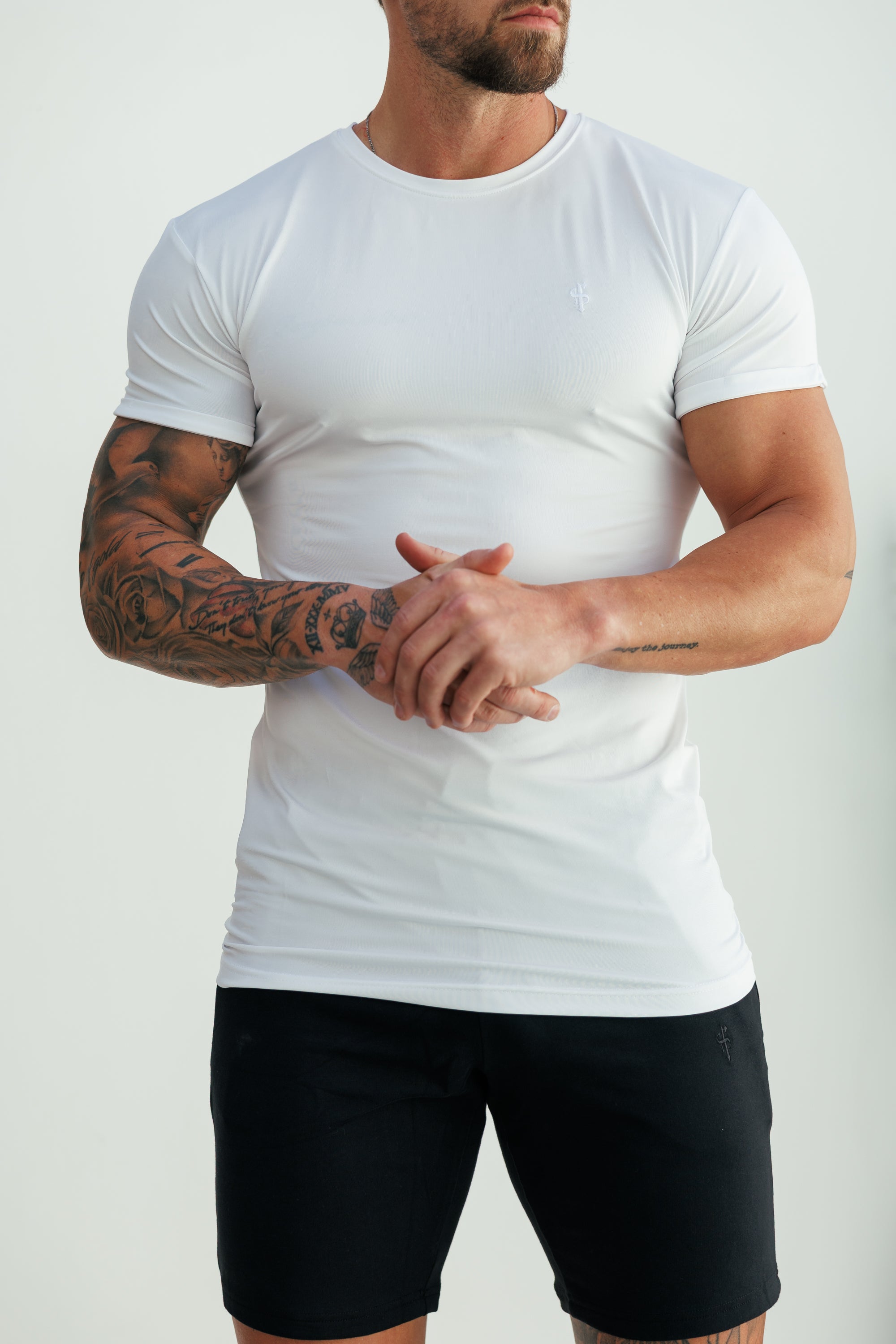 Muscle Fit Weißes Sport-Crew-Shirt - FSH691