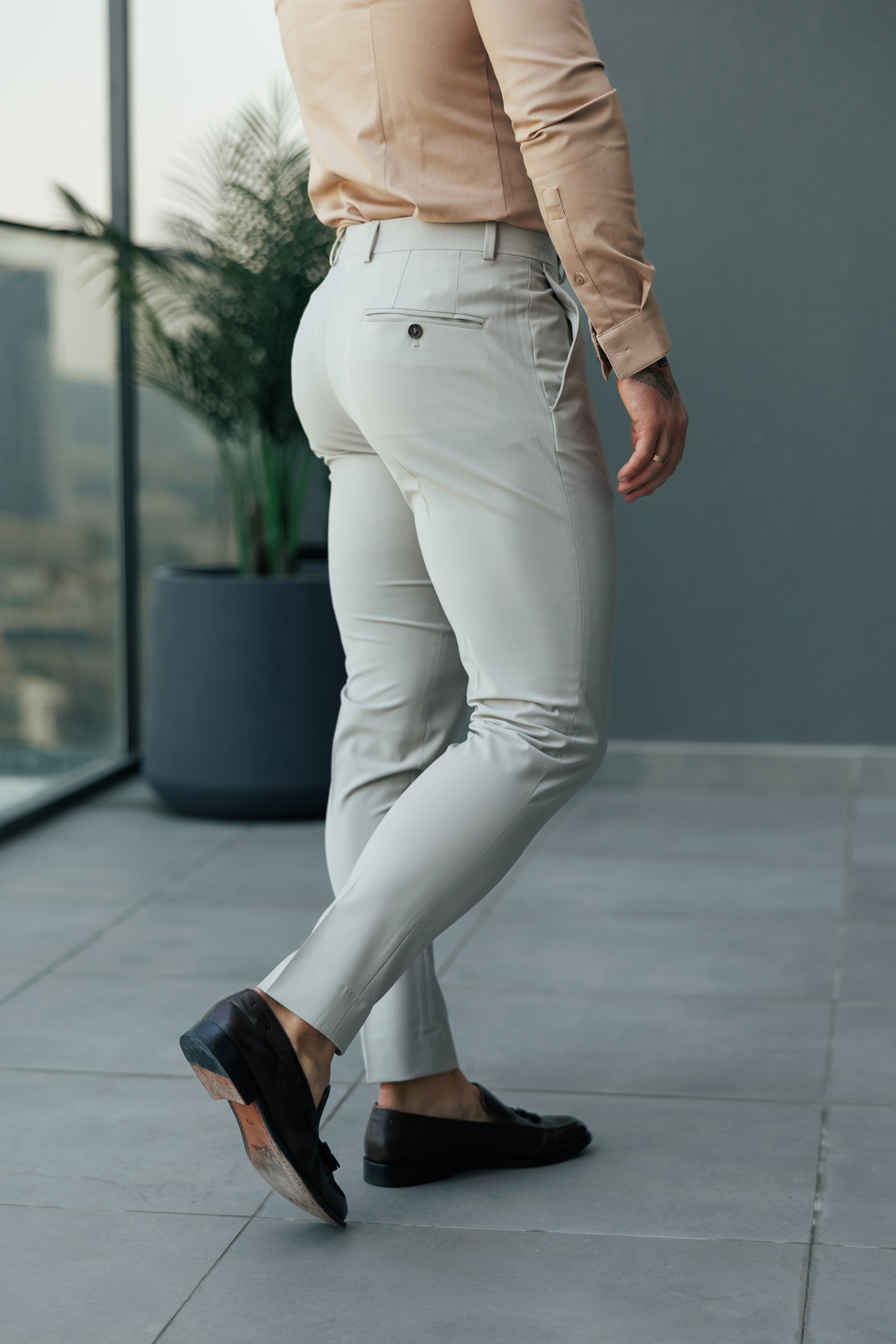 Schmale, elegante Stretchhose in Steinfarbe - FST029