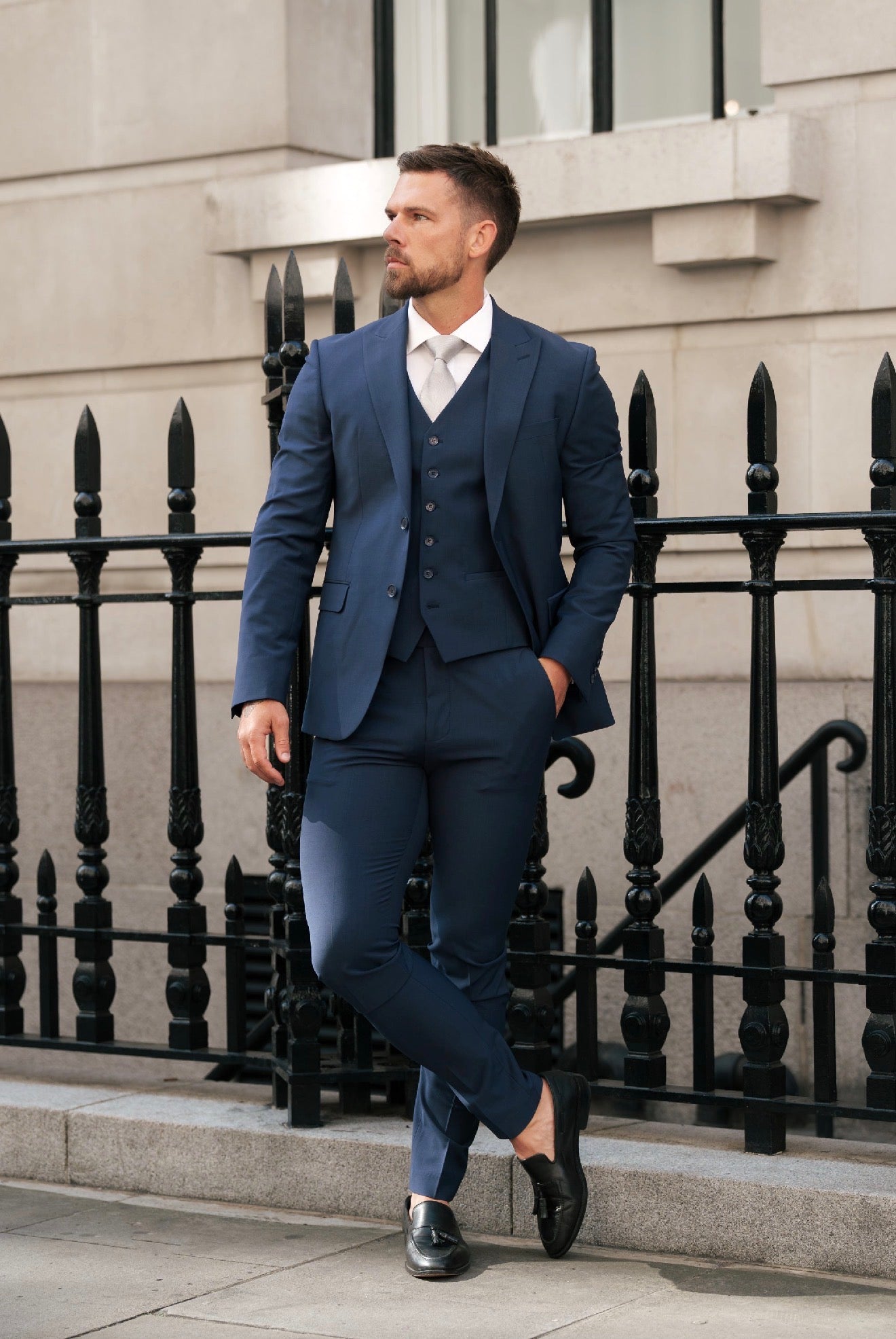 Schmale, elegante Mitternachtsblaue Stretch-Hose – FST044 (VORBESTELLUNG 31. AUGUST)