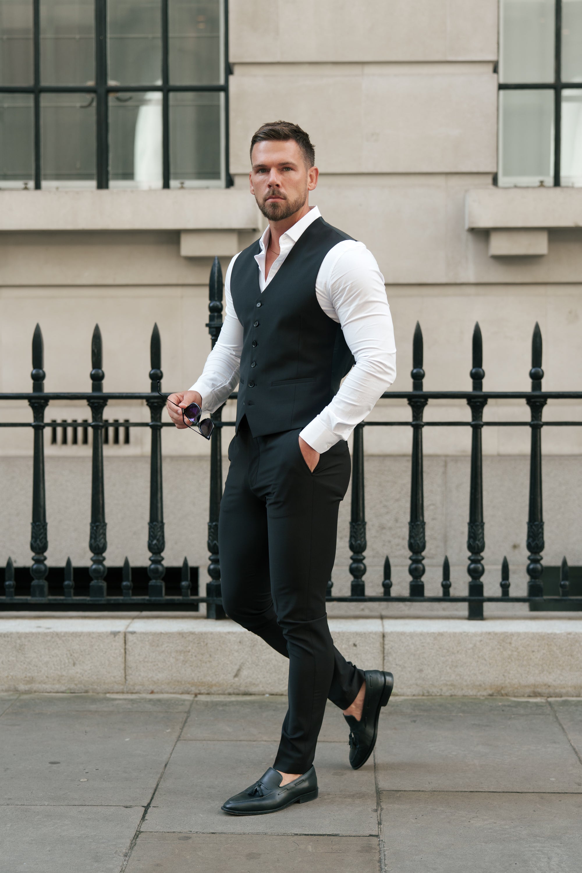 Schmale, elegante schwarze Stretchhose - FST037