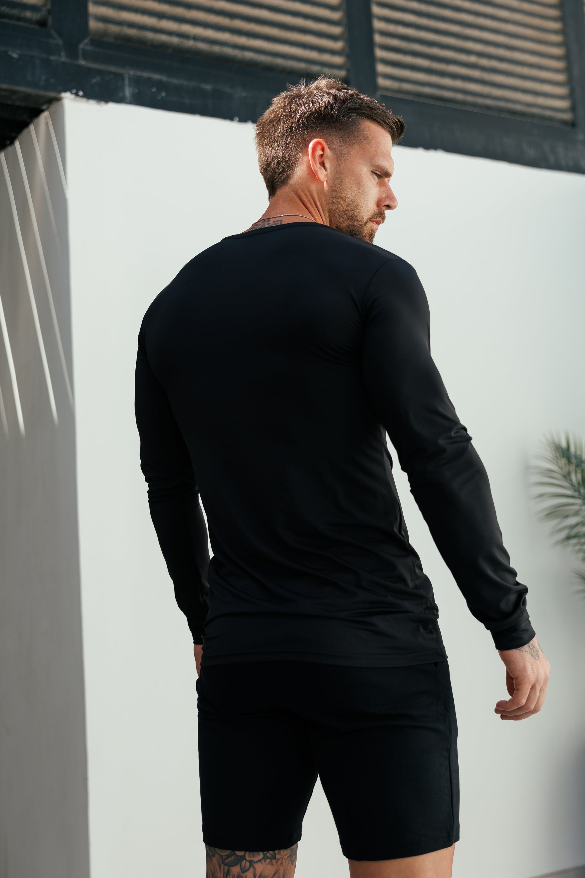 Muscle Fit Langarm-Sportshirt, schwarz/rot - FSH1440