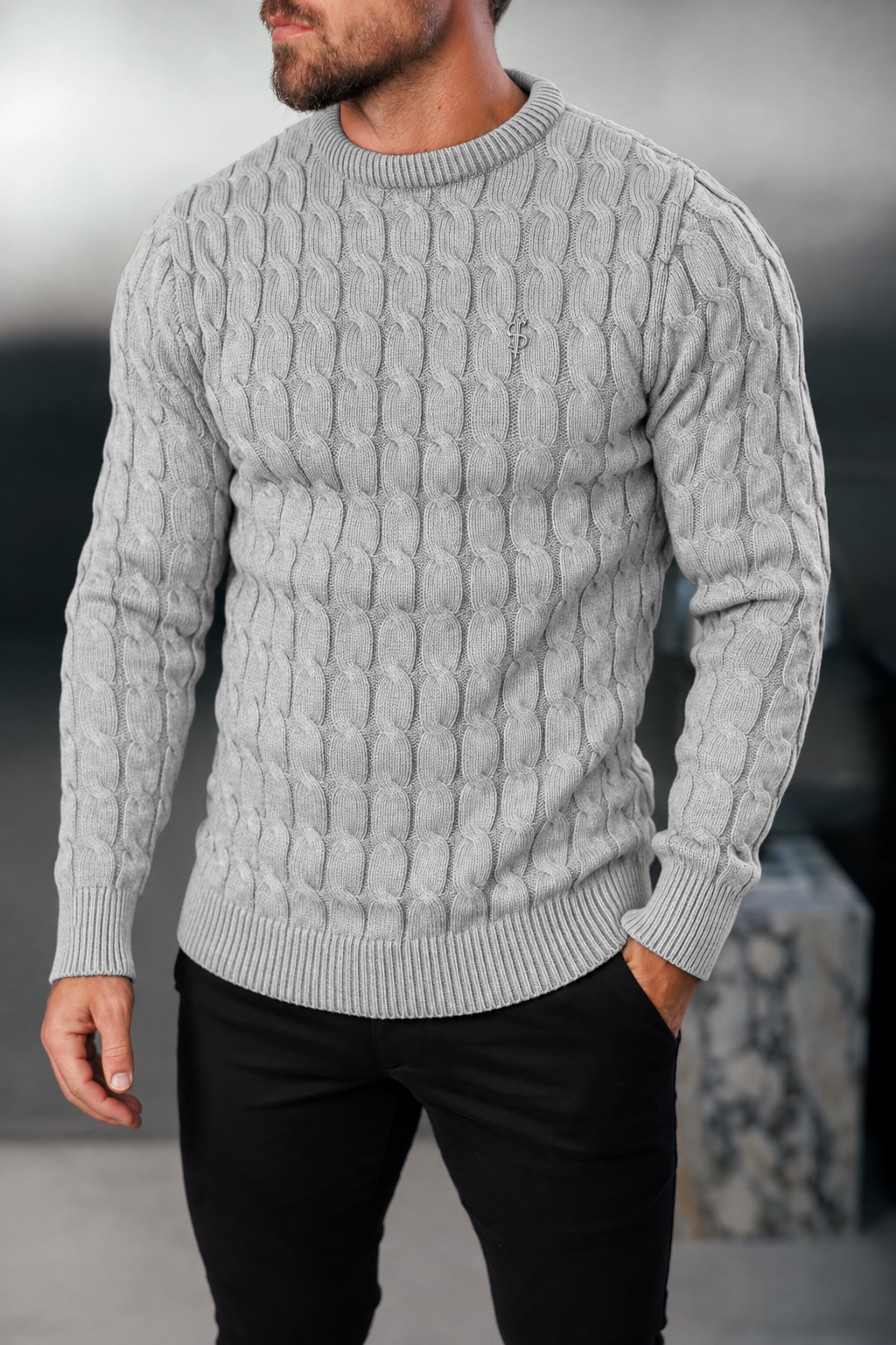 Grobstrick-Pullover mit Zopfmuster in Hellgrau - FSA061