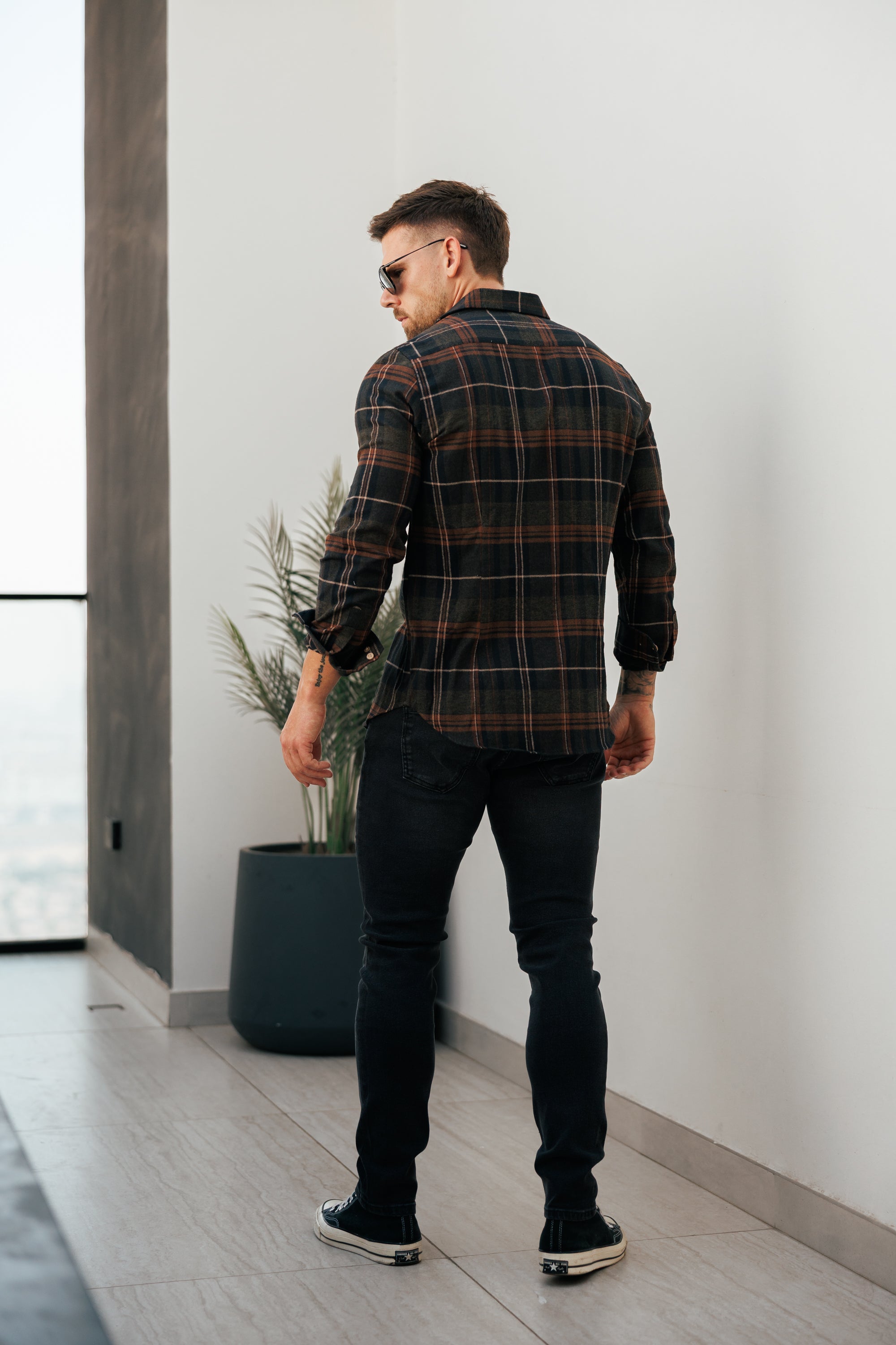 Braune karierte Hemdjacke mit zwei Taschen - FS1196