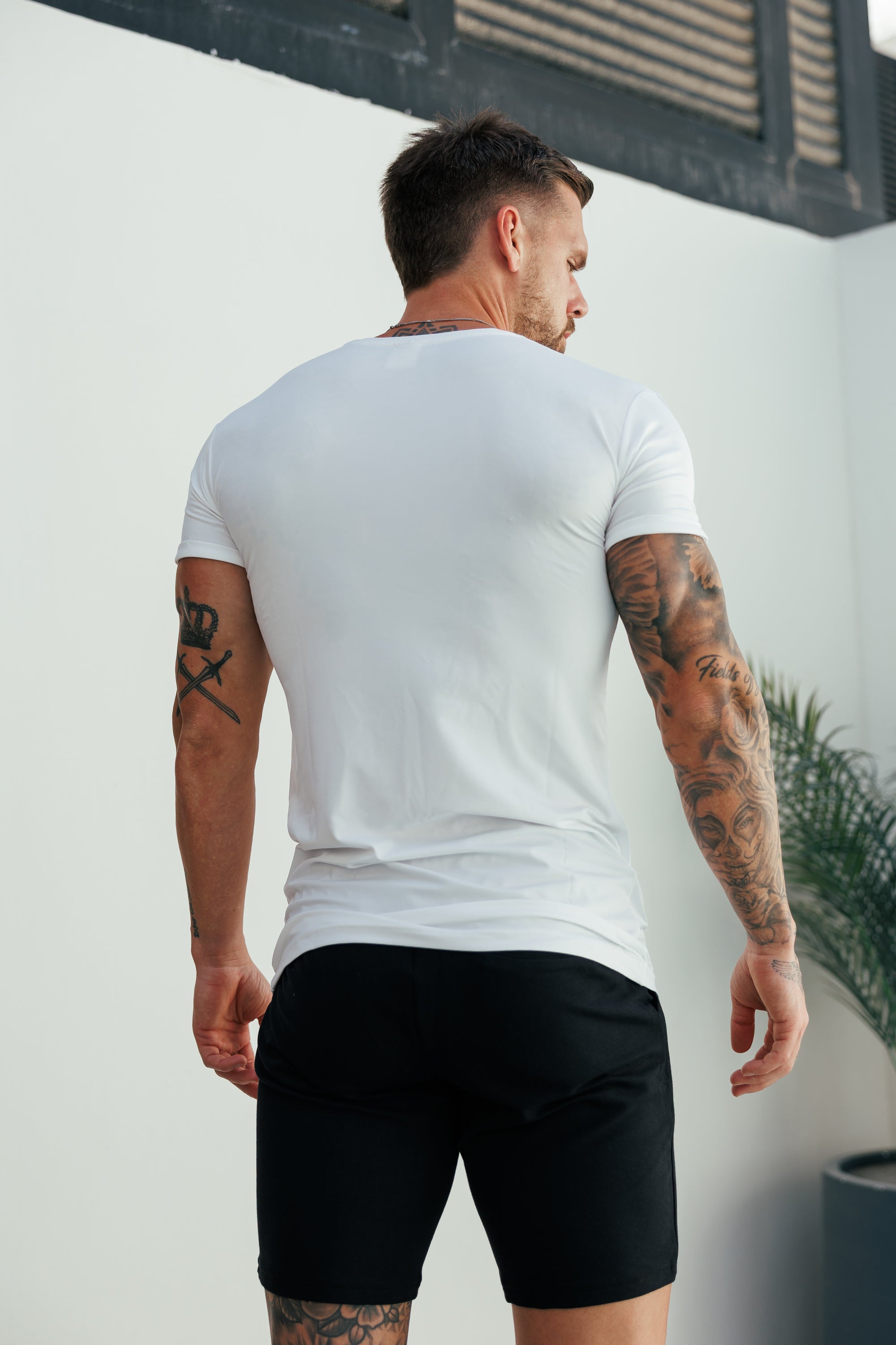 Muscle Fit Weißes Sport-Crew-Shirt - FSH691