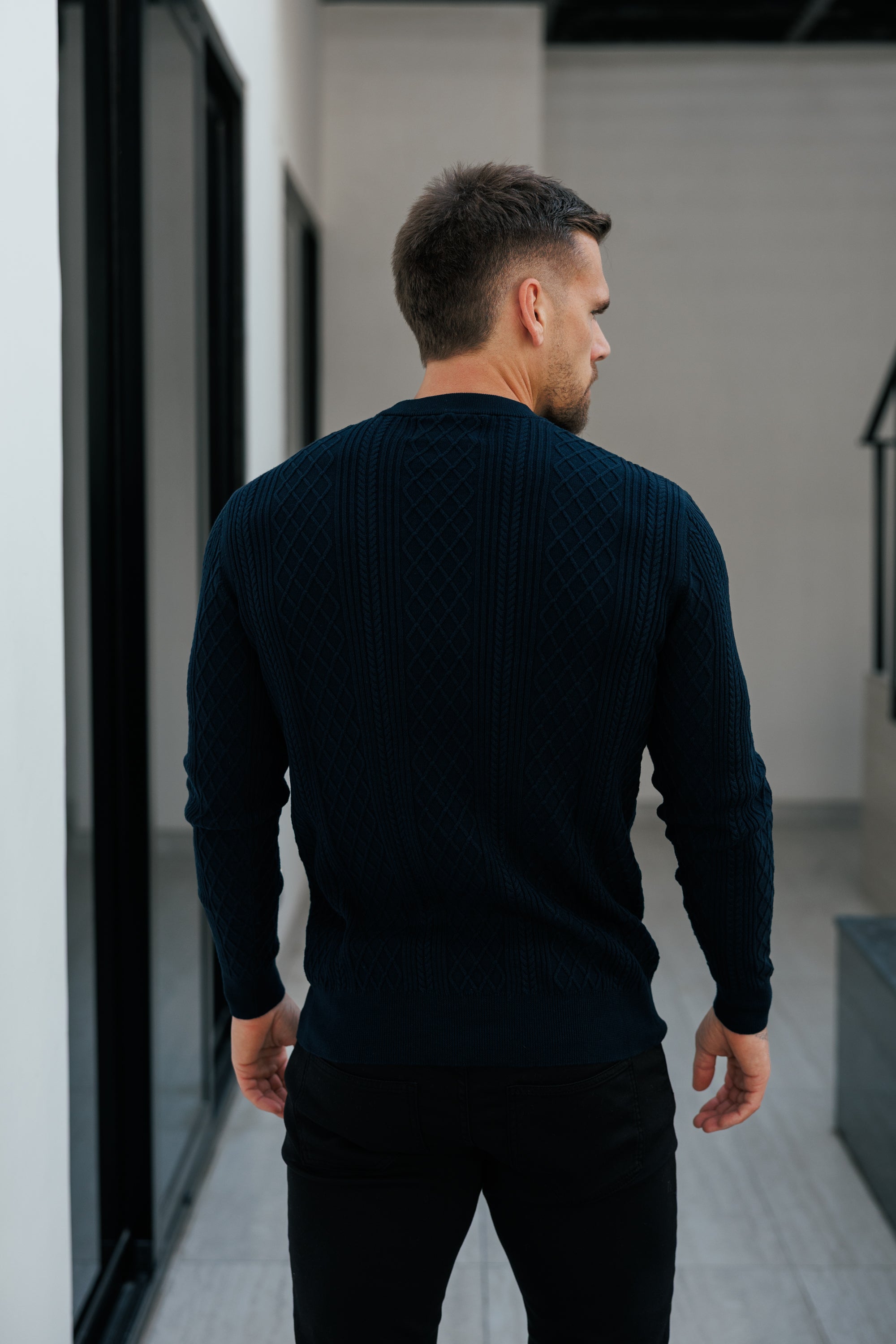 Feinstrickpullover mit Rautenmuster in Marineblau, langärmlig - FSA007