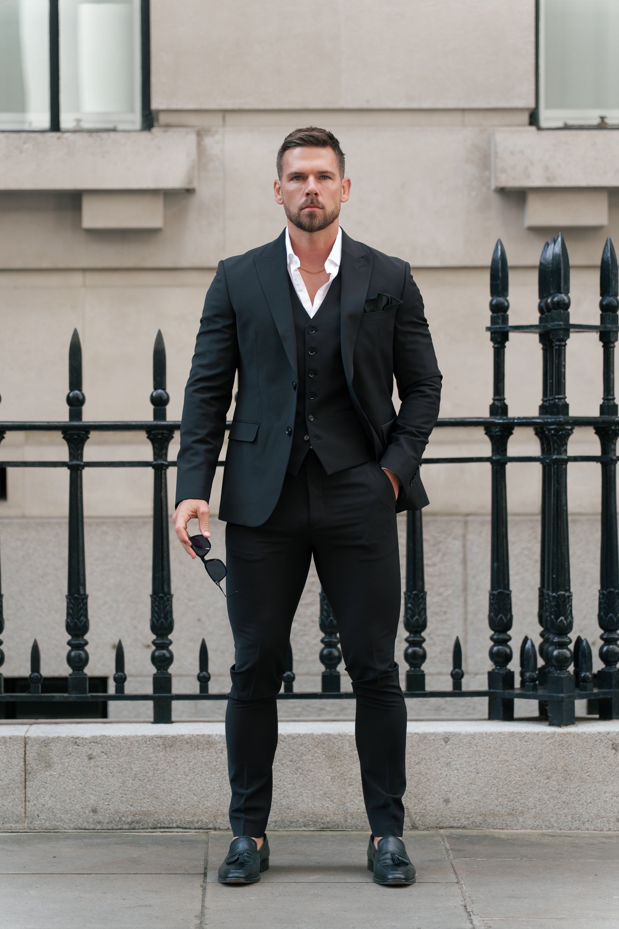 Schmale, elegante schwarze Stretchhose - FST037