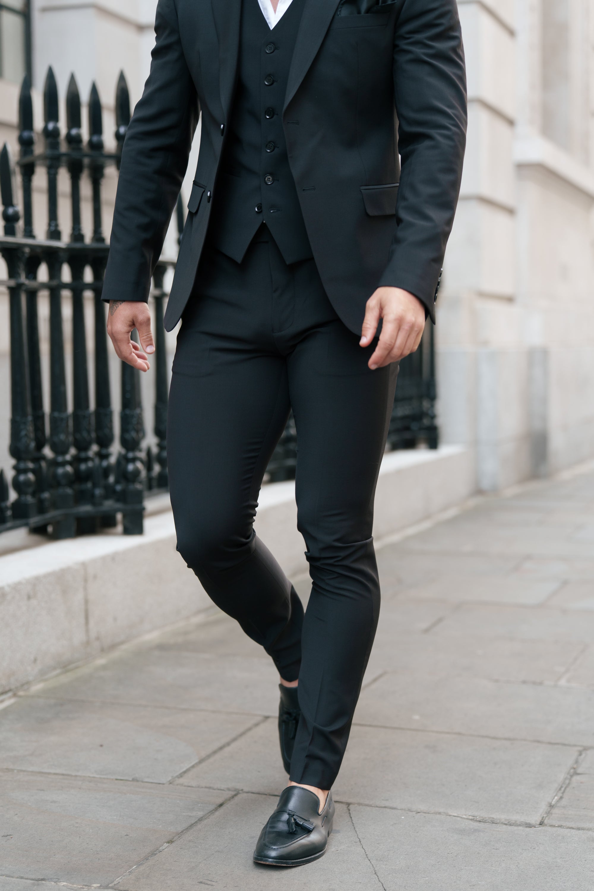 Schmale, elegante schwarze Stretchhose - FST037