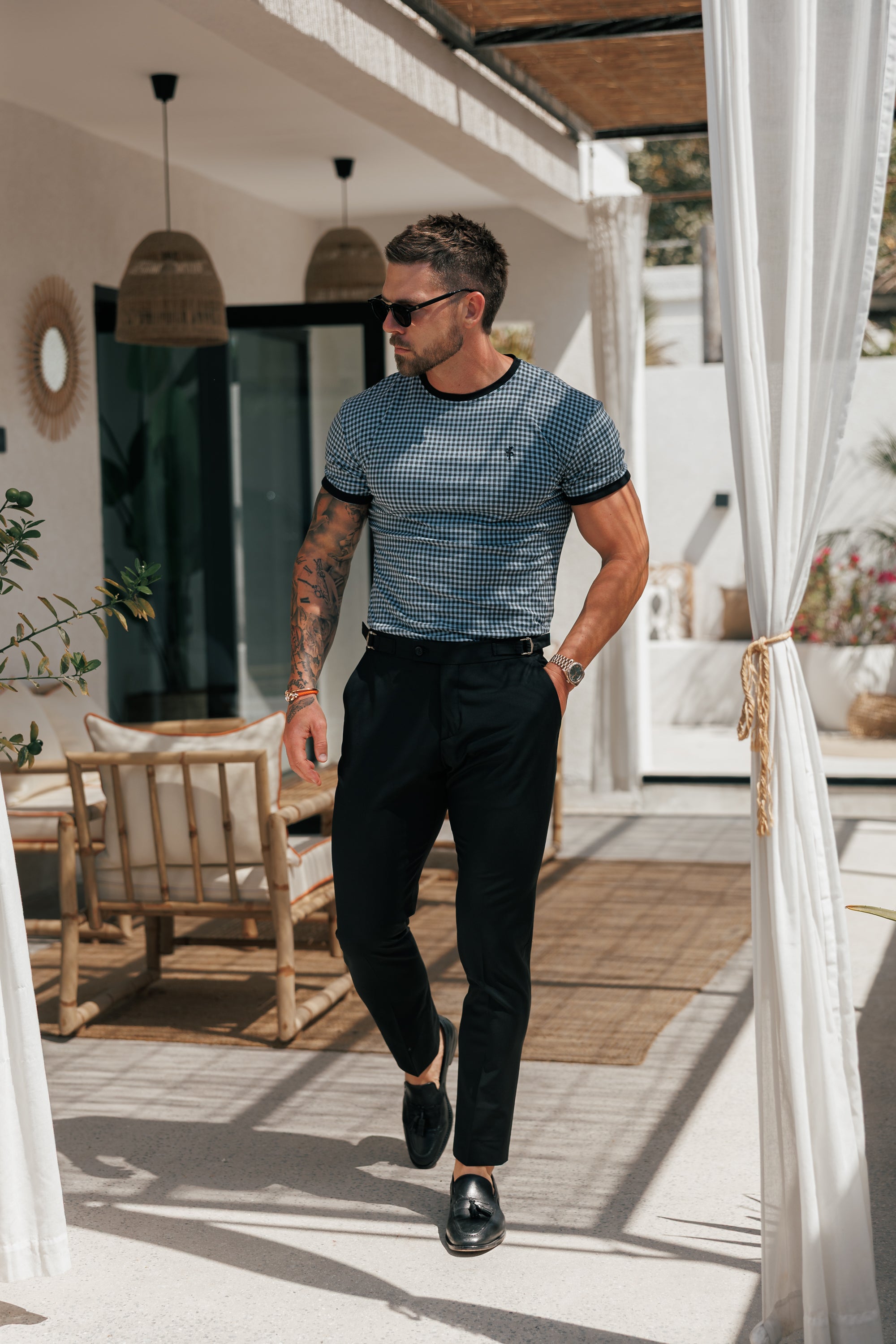 Bedrucktes, schwarz/grau kariertes, tailliertes T-Shirt - FSH1239