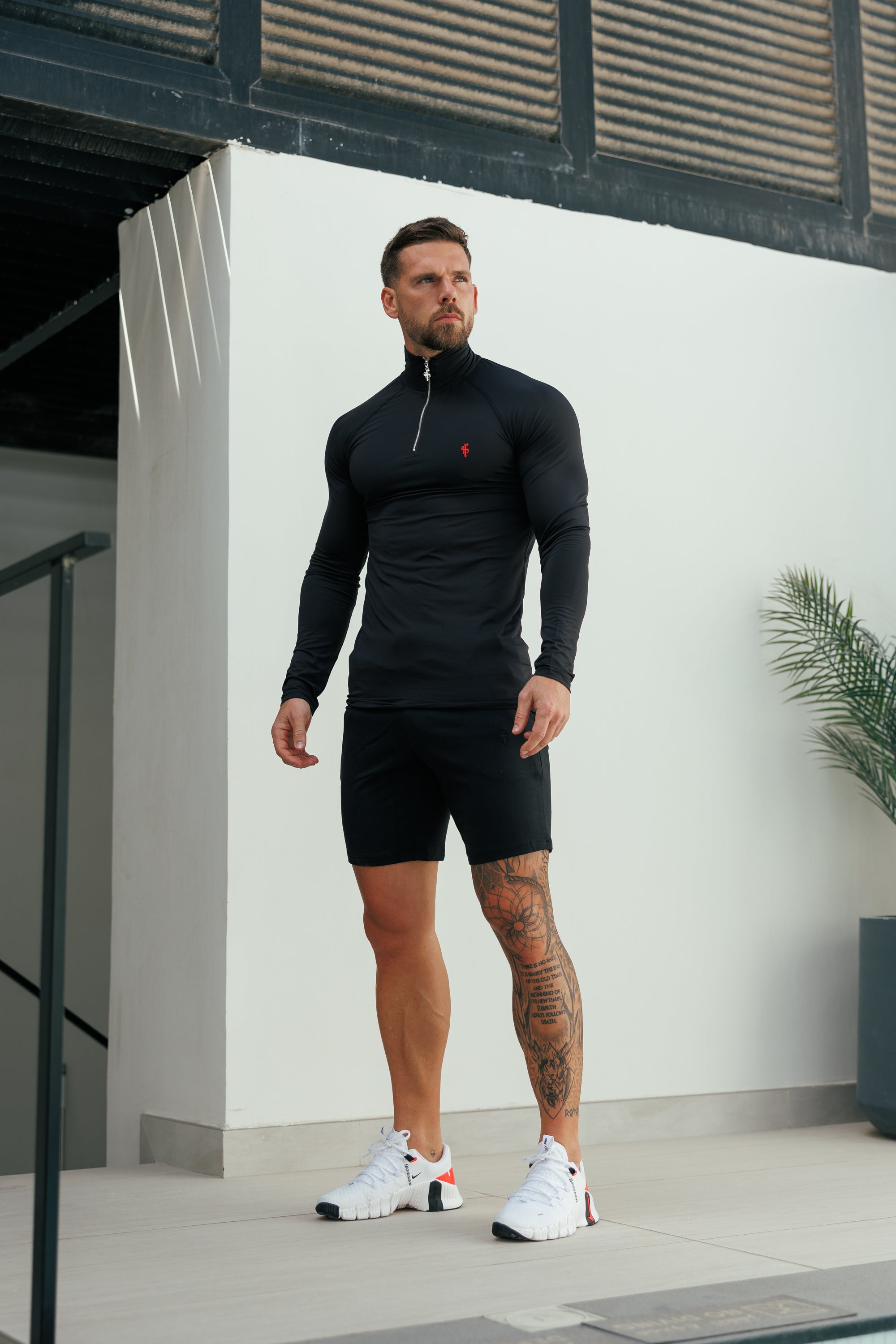 Muscle Fit Langarm-Sporttop mit halbem Reißverschluss, schwarz/rot - FSH1450