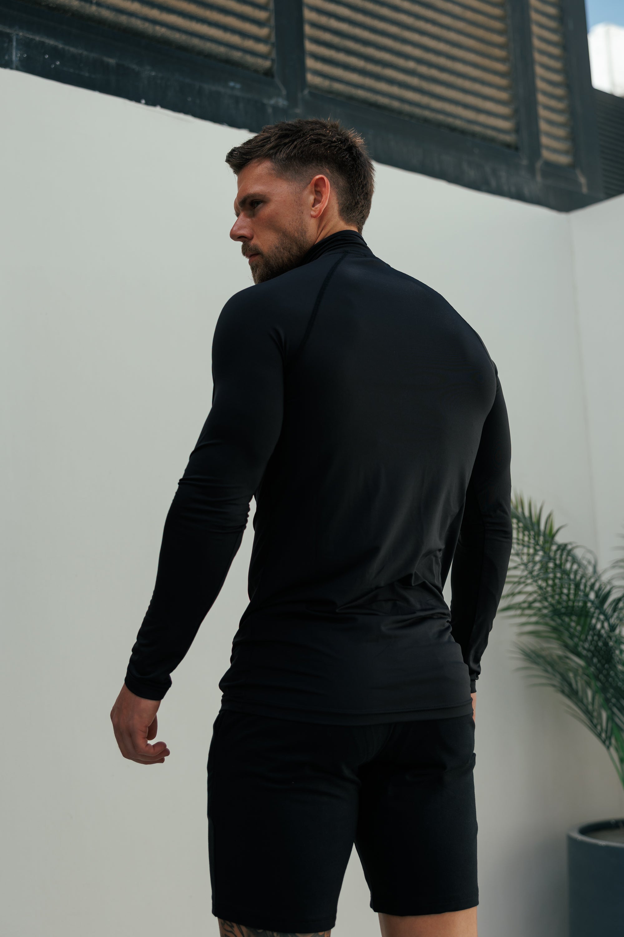 Muscle Fit Langarm-Sporttop mit halbem Reißverschluss, schwarz/rot - FSH1450