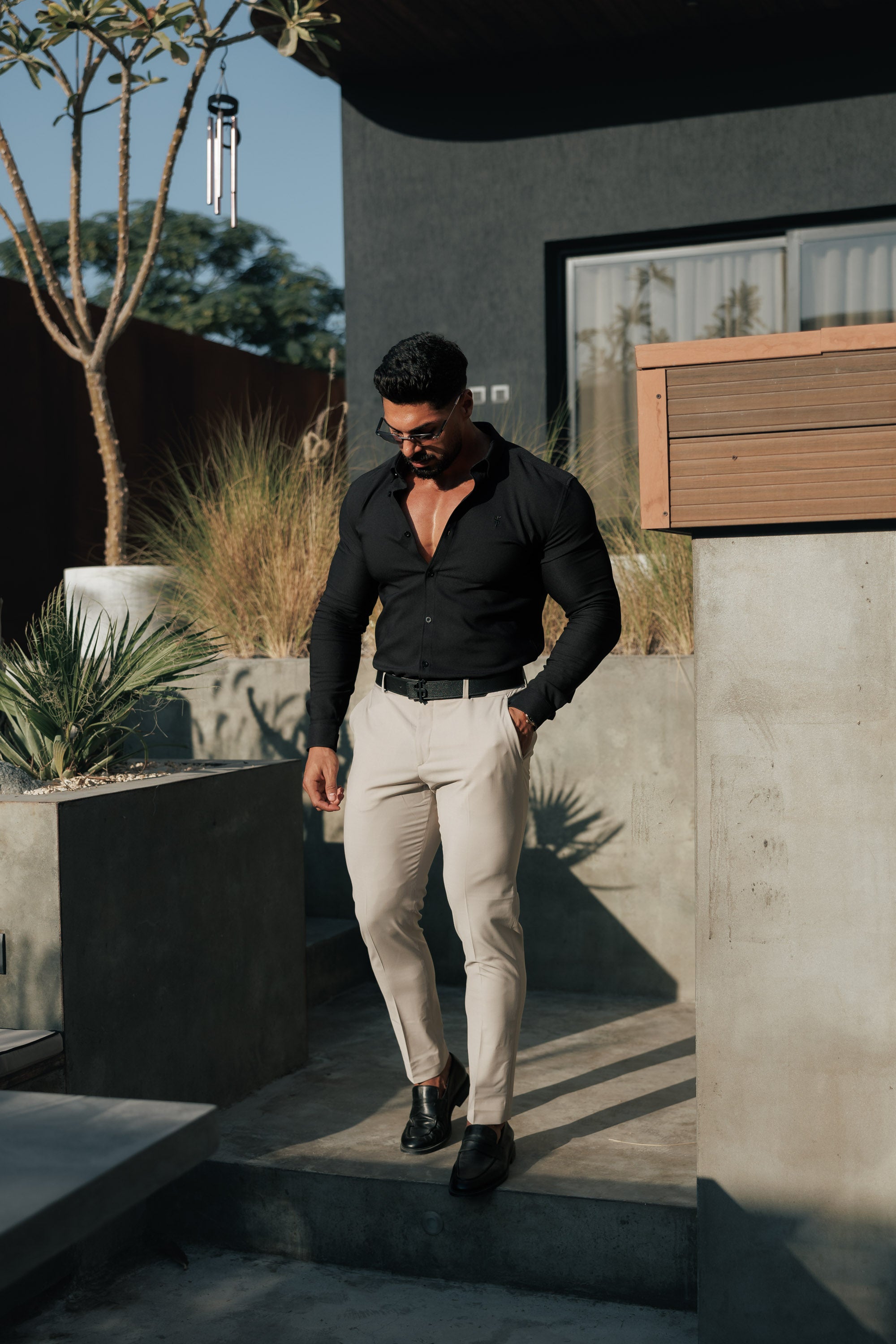 Schmale, elegante, taupefarbene Stretchhose - FST022